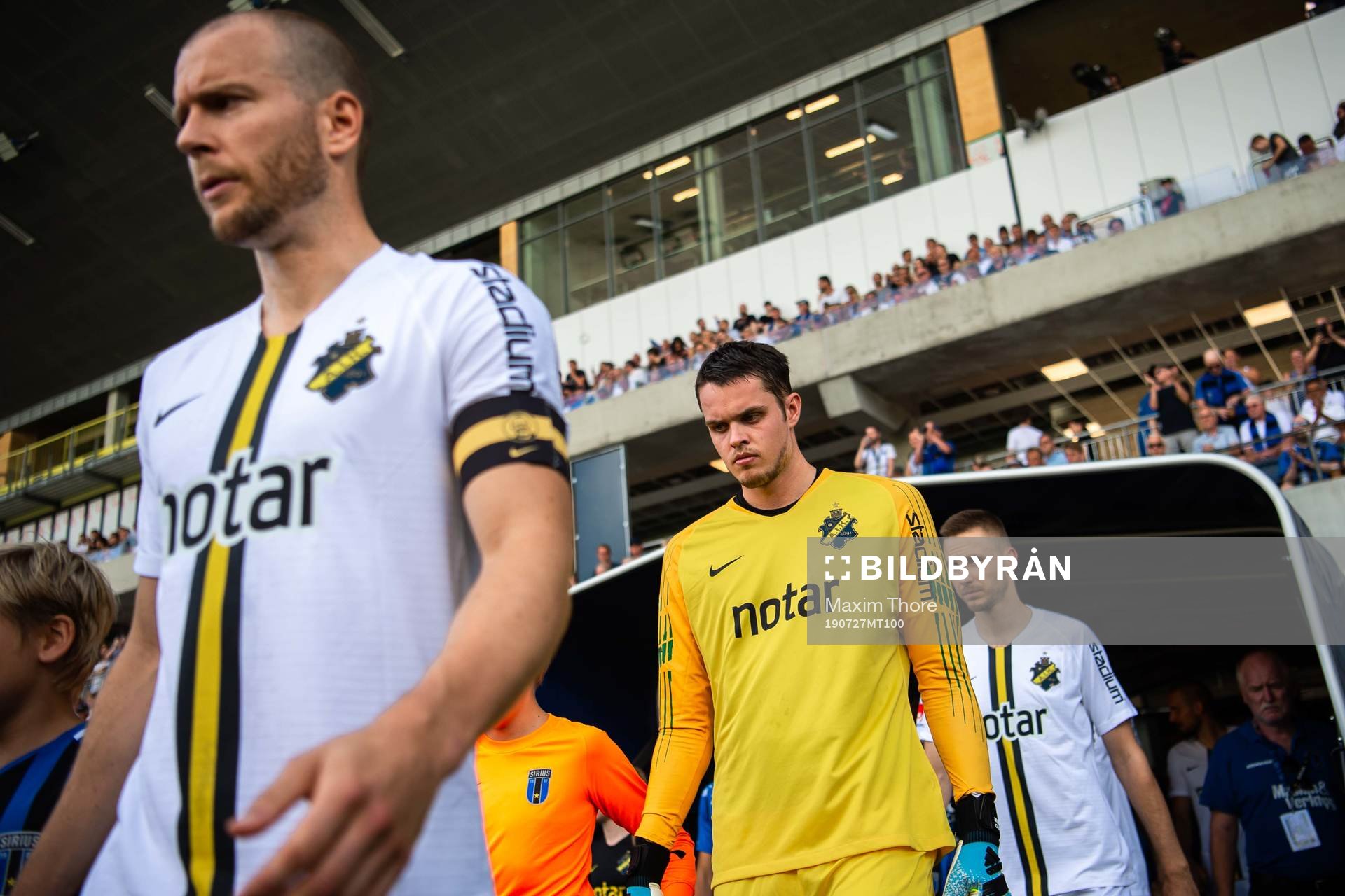 s Per Karlsson och målvakt Oscar Linnér gör entré