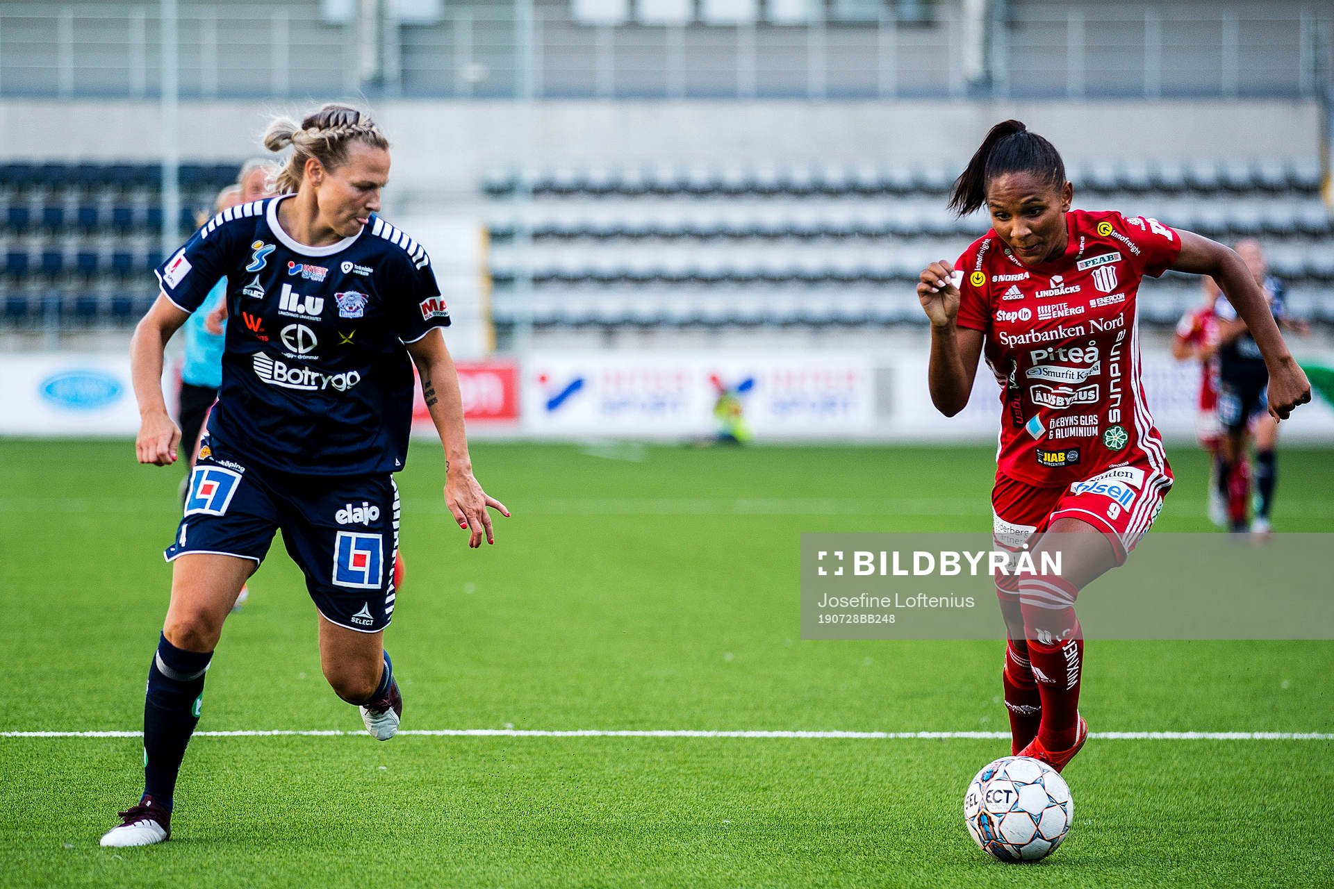 Linköpings Lisa Lantz och Piteås Madelen Janogy