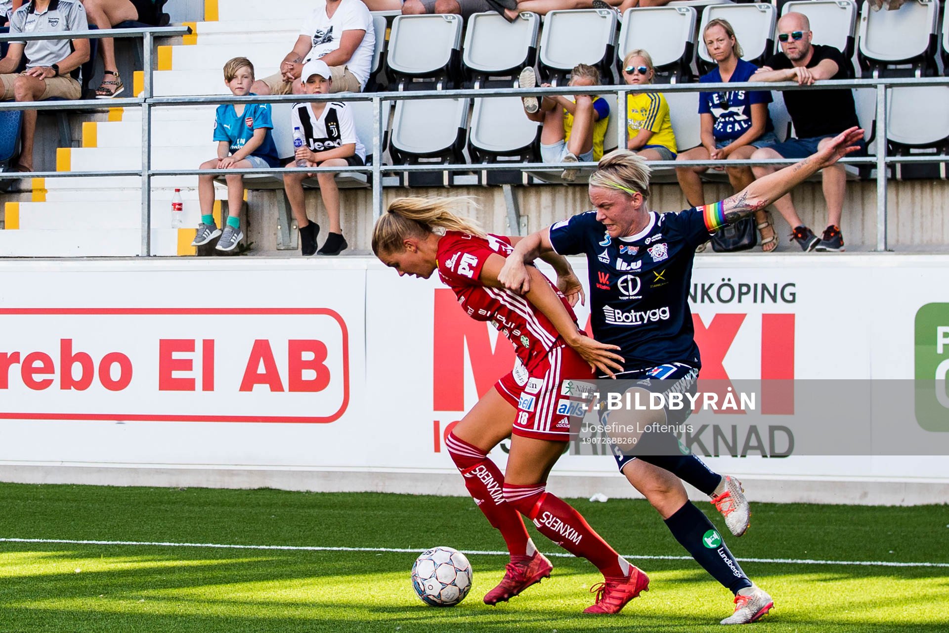 Linköpings Nilla Fischer och Piteås Nina Jakobsson