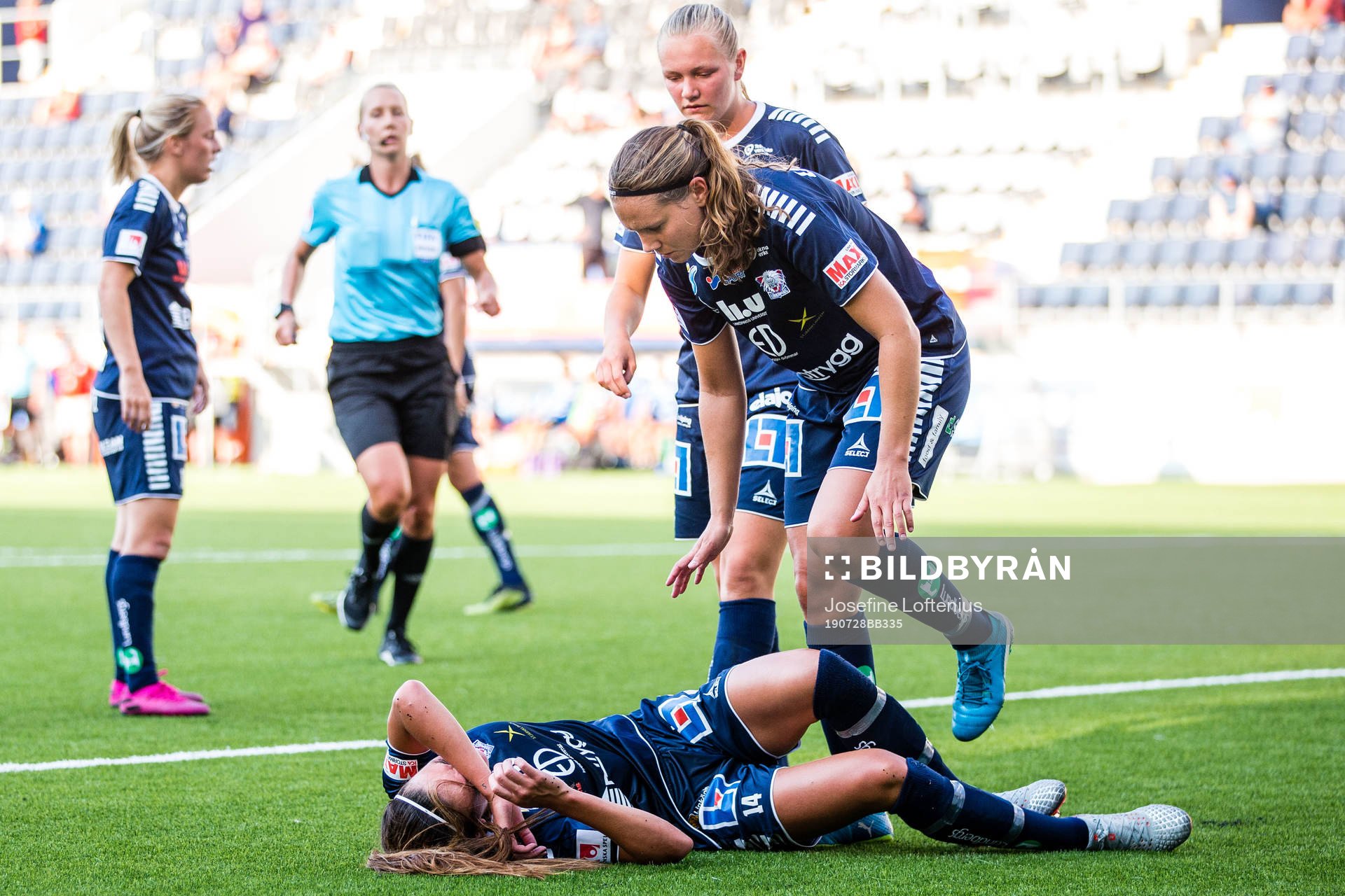 Linköpings Anna Oscarsson har ont