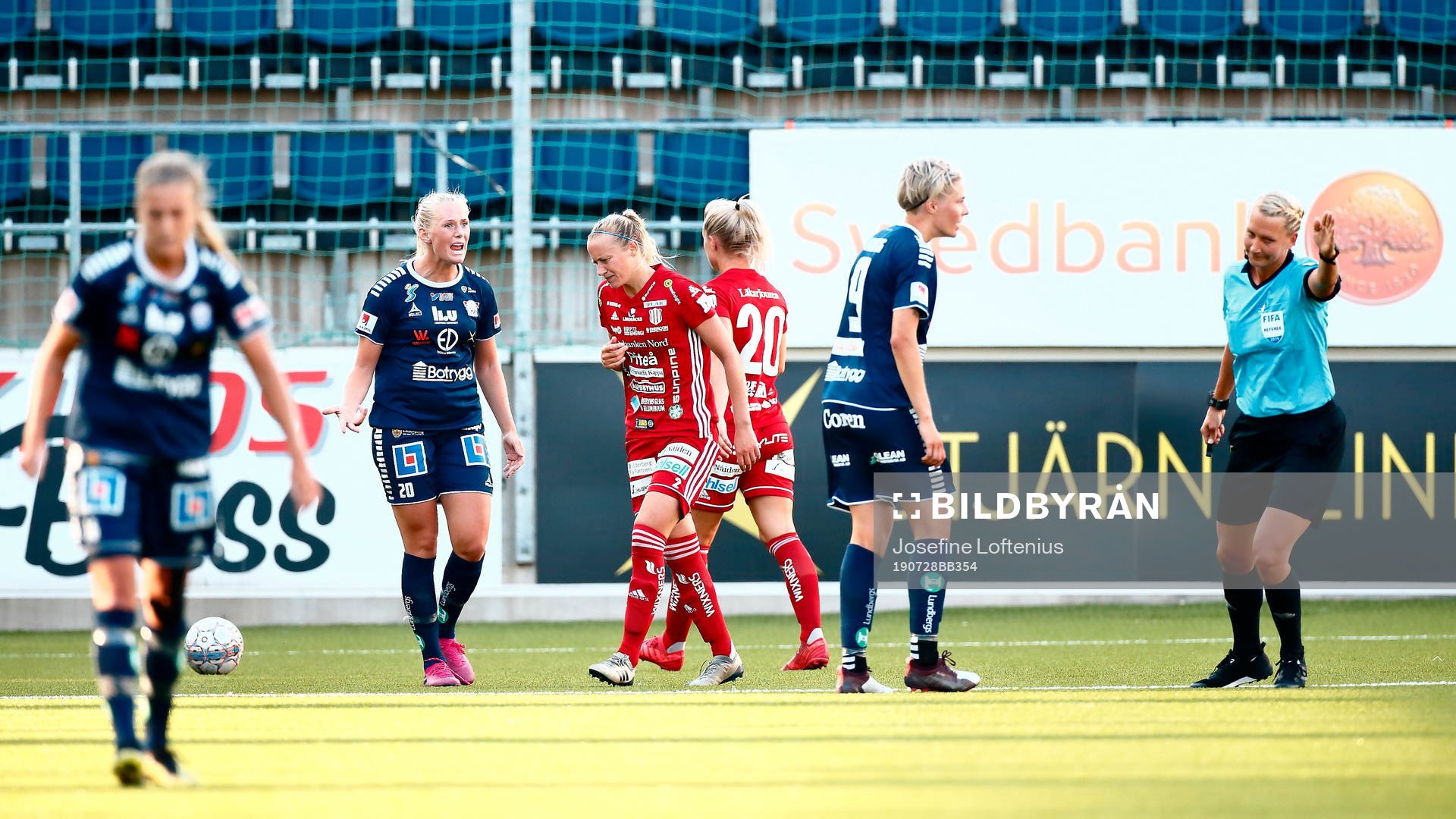Linköpings Stina Blackstenius reagerar