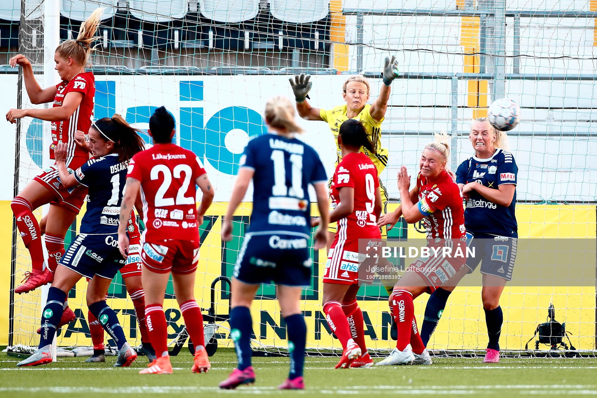 Piteås målvakt Cajsa Andersson, Ellen Löfqvist och