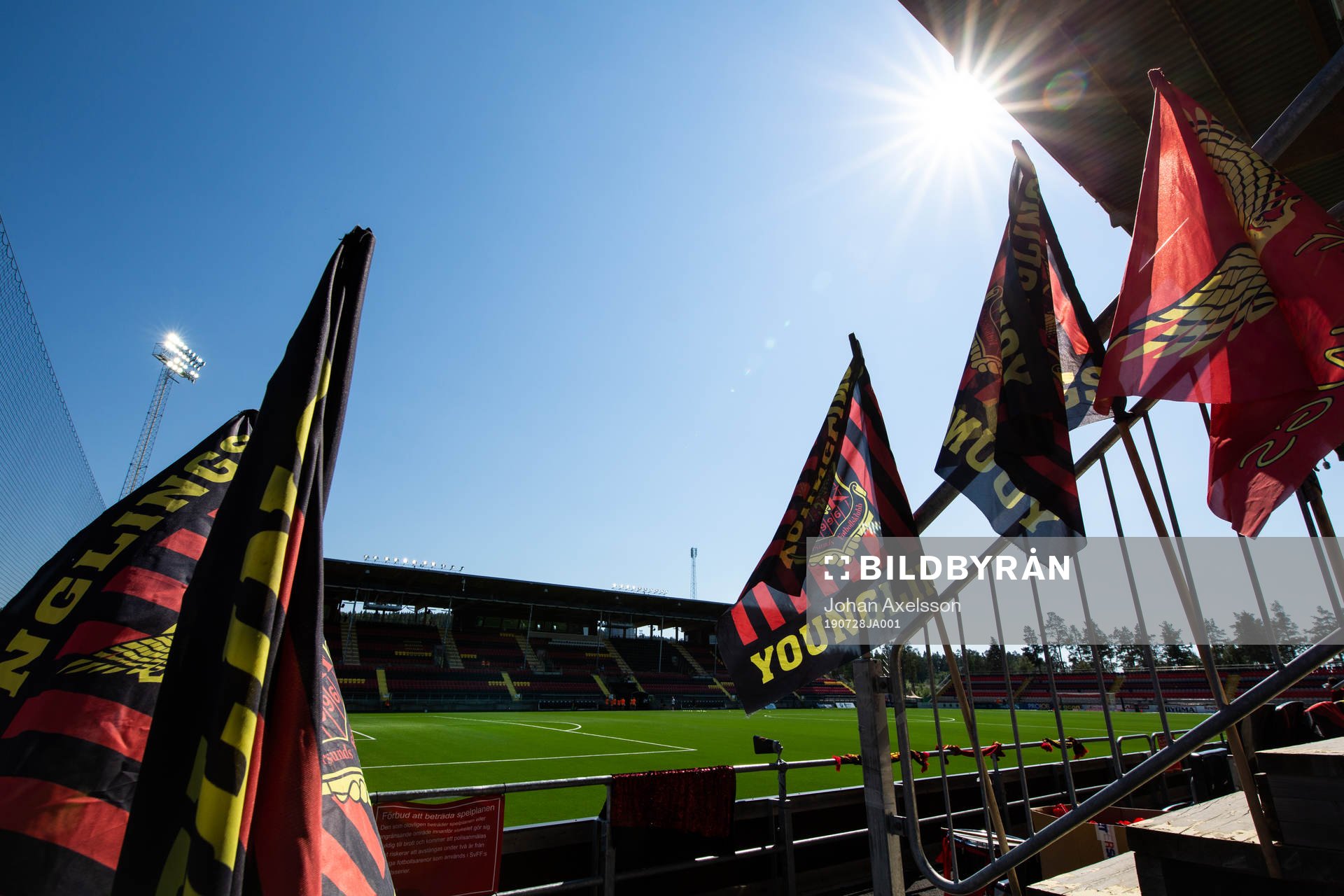 Flaggor med Östersunds supporterklubb Younglings