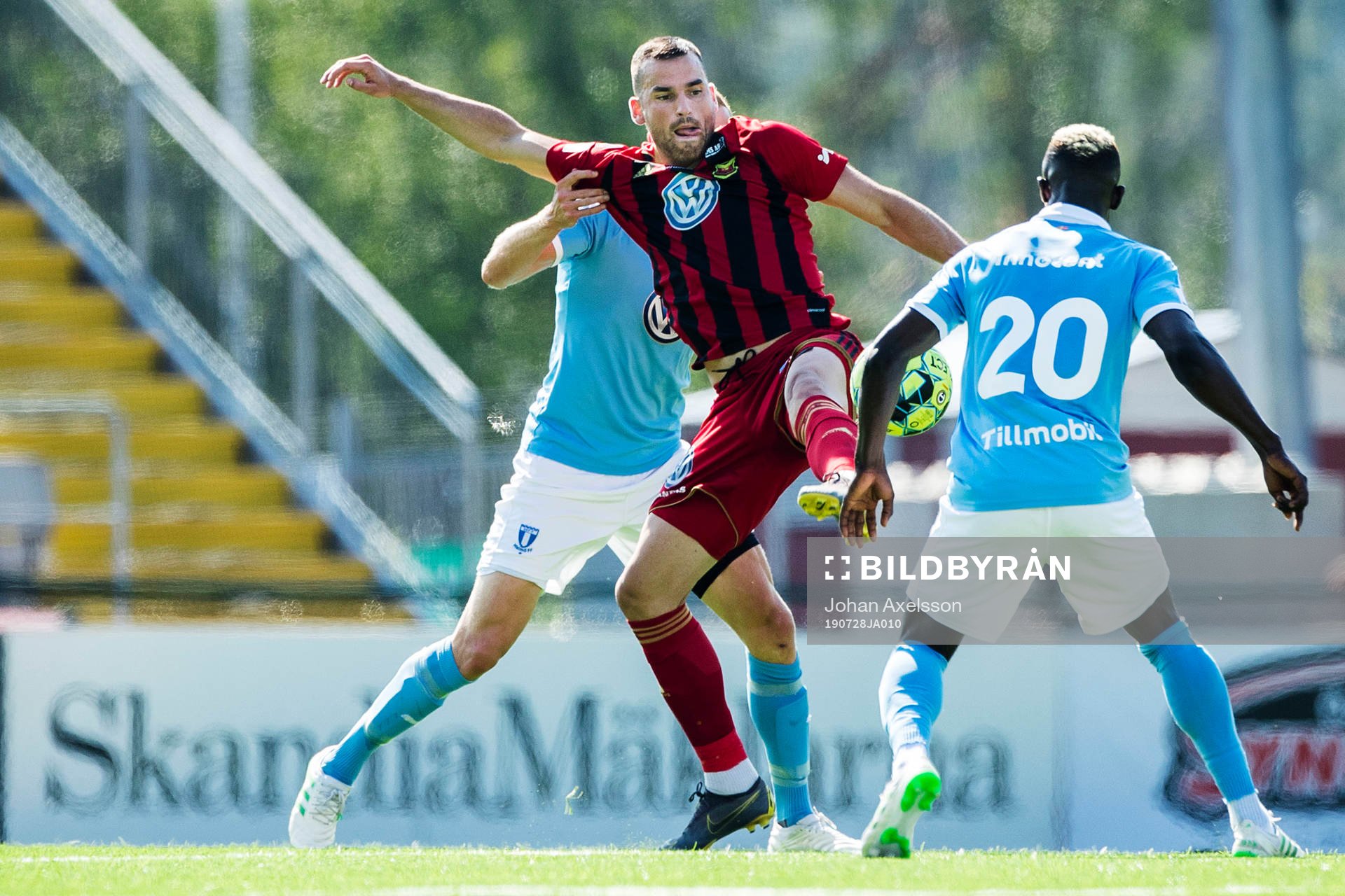 Malmö FFs Franz Brorsson och Östersunds Dino Islamovic