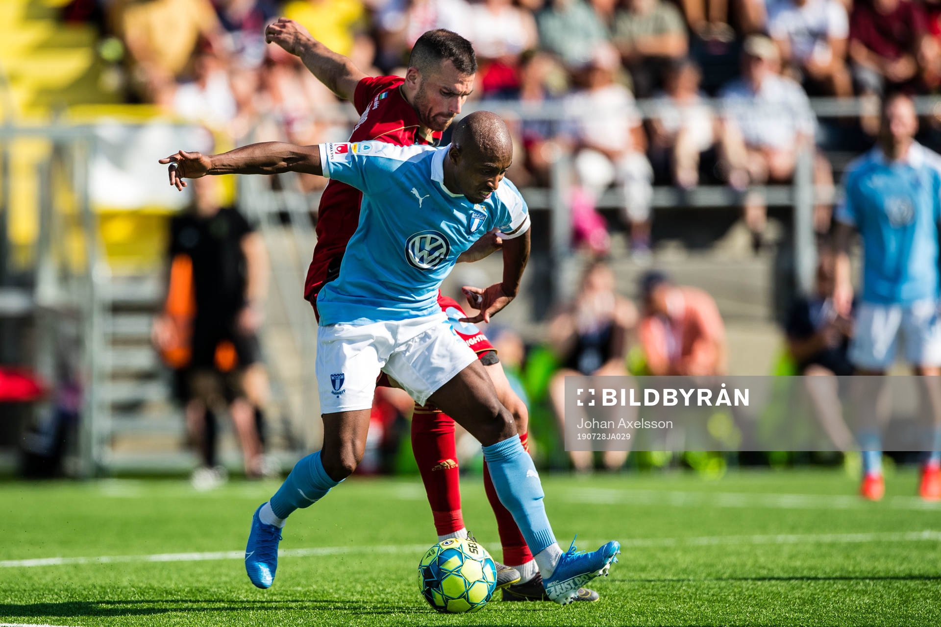 Malmö FFs Fouad Bachirou och Östersunds Dino Islamovic