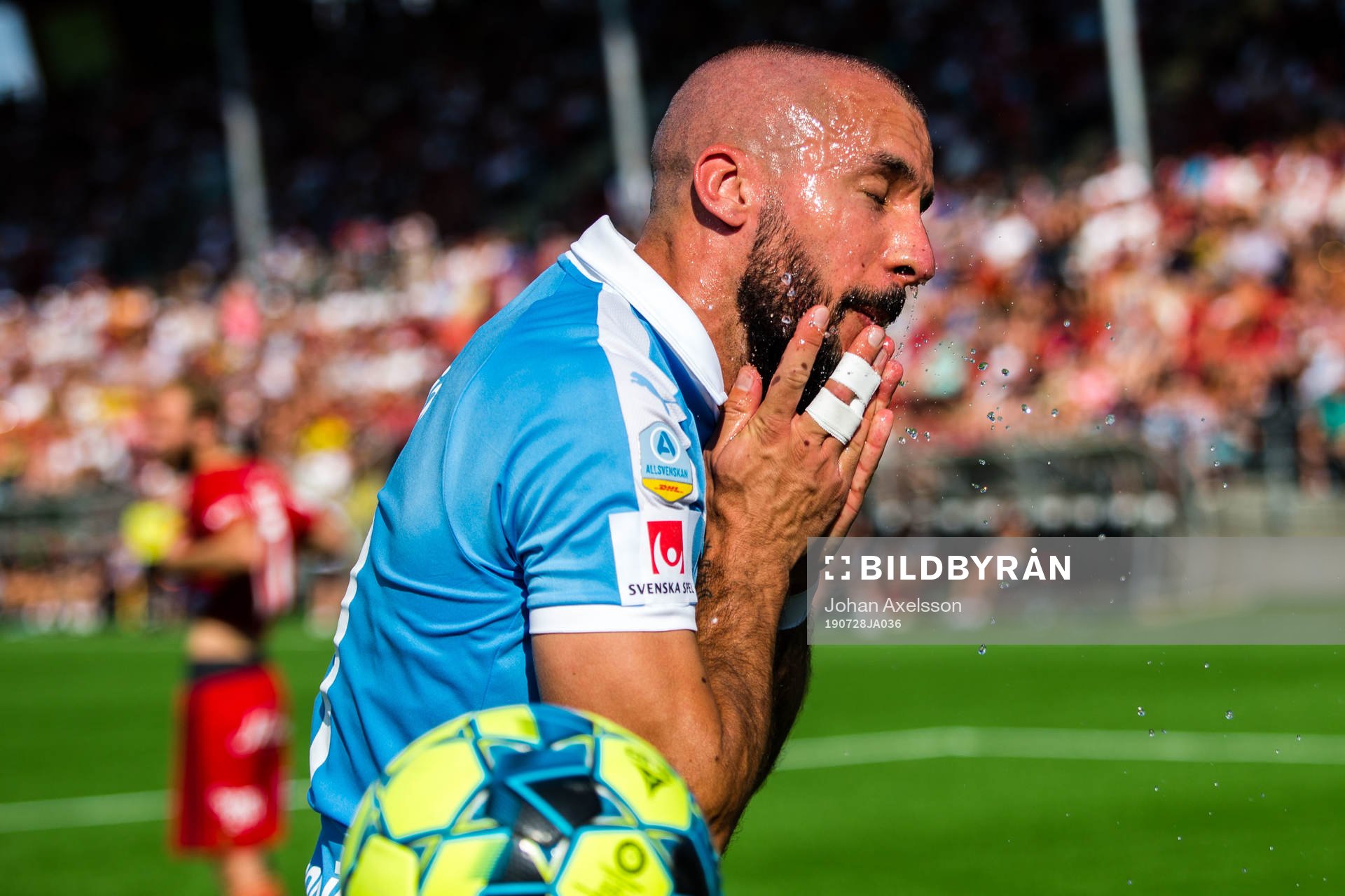 Malmö FFs Guillermo Molins under ett vätskeavbrott under fotbollsmatchen i Allsvenskan mellan Östersund och Malmö FF den 28 Juli 2019 i Östersund.