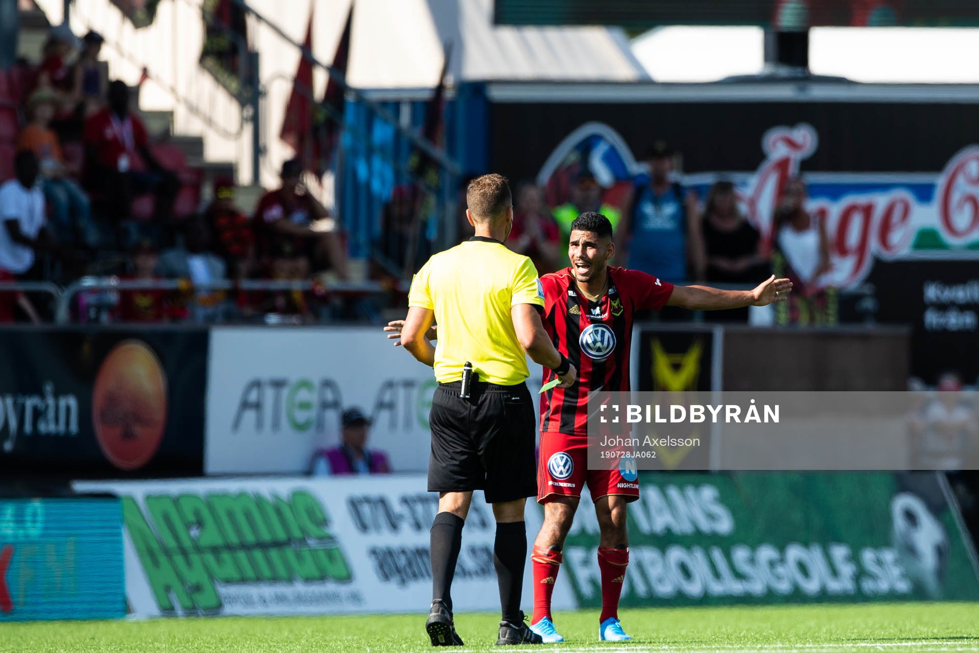 Östersunds Hosam Aiesh reagerar på ett domslut