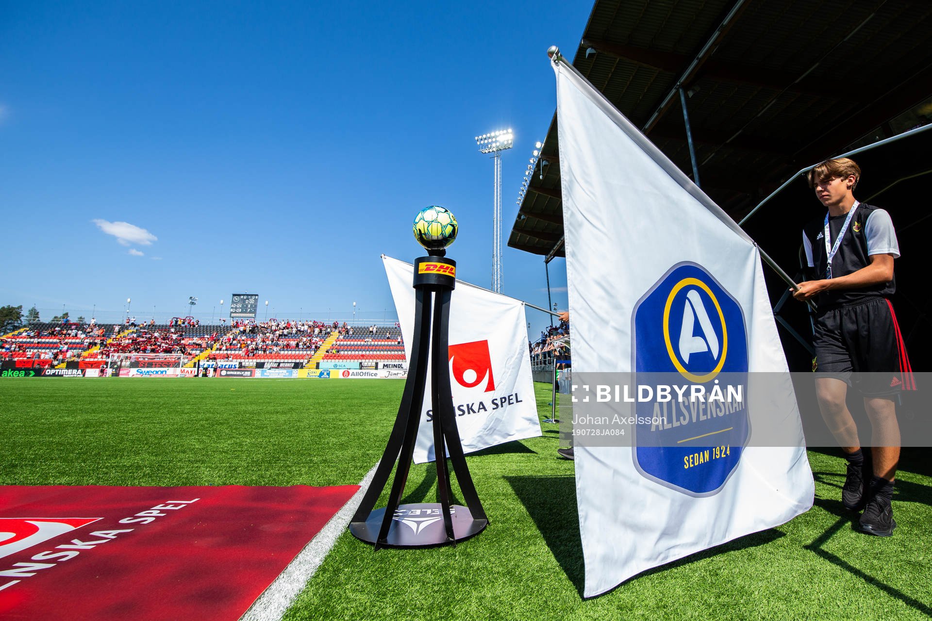 Flaggor med Allsvenskan och Svenska Spel logo