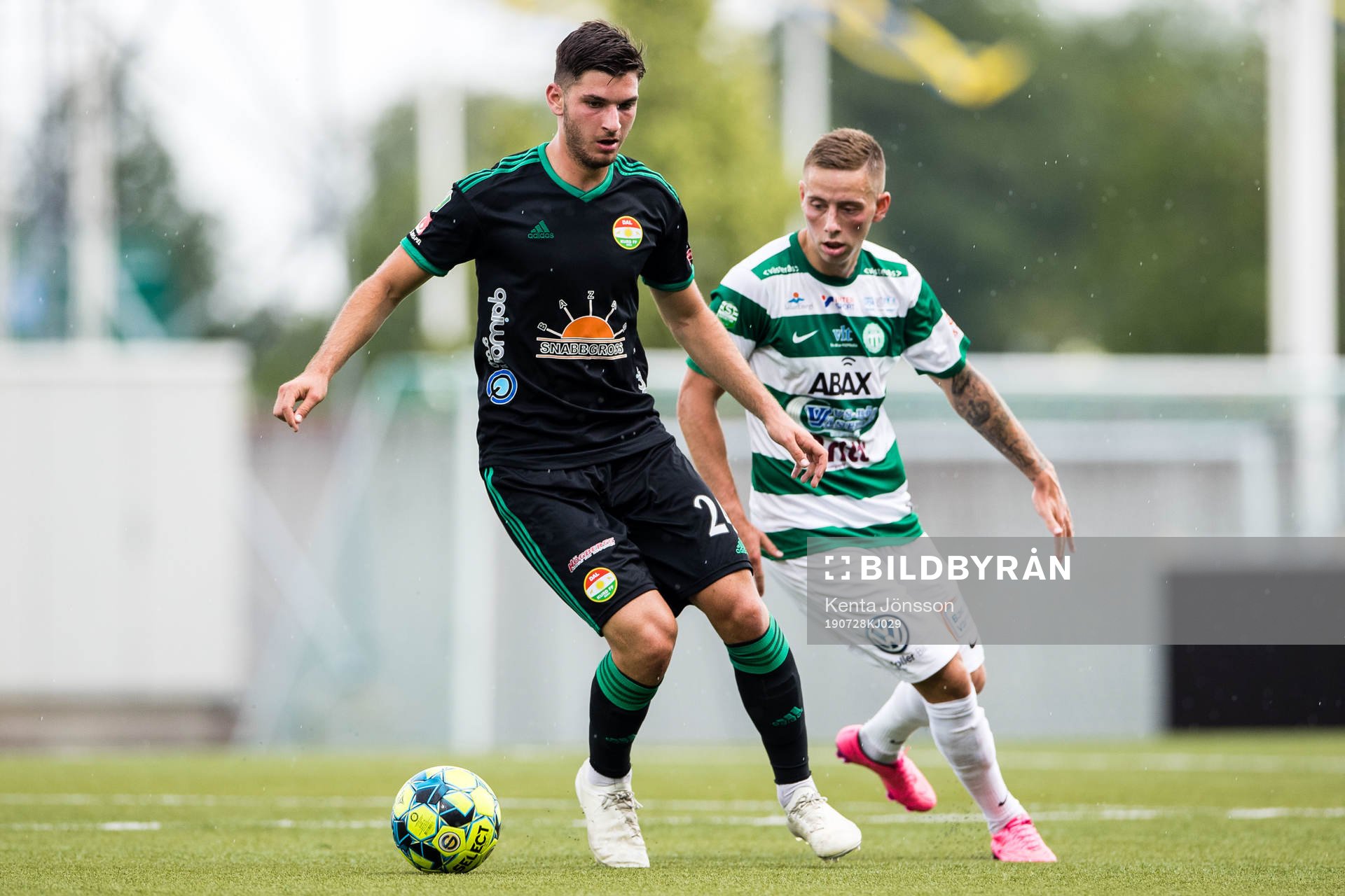 Dalkurds Besard Sabovic och Västerås Petar Petrovic