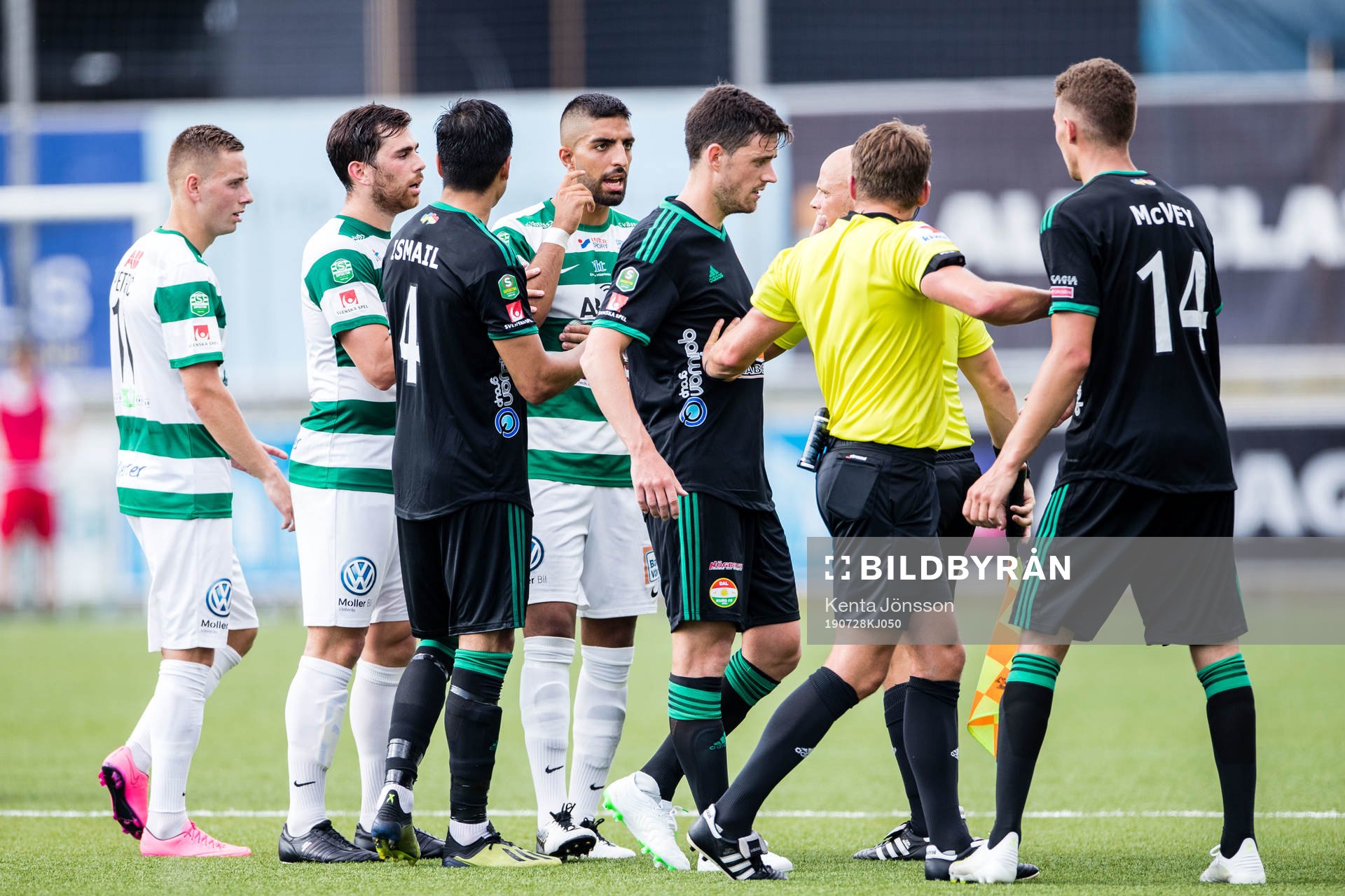 Västerås och Dalkurds spelare i bråk