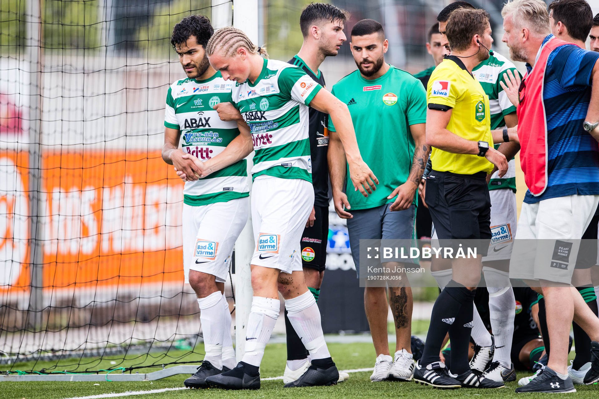 Västerås Douglas Karlberg lämnar planen