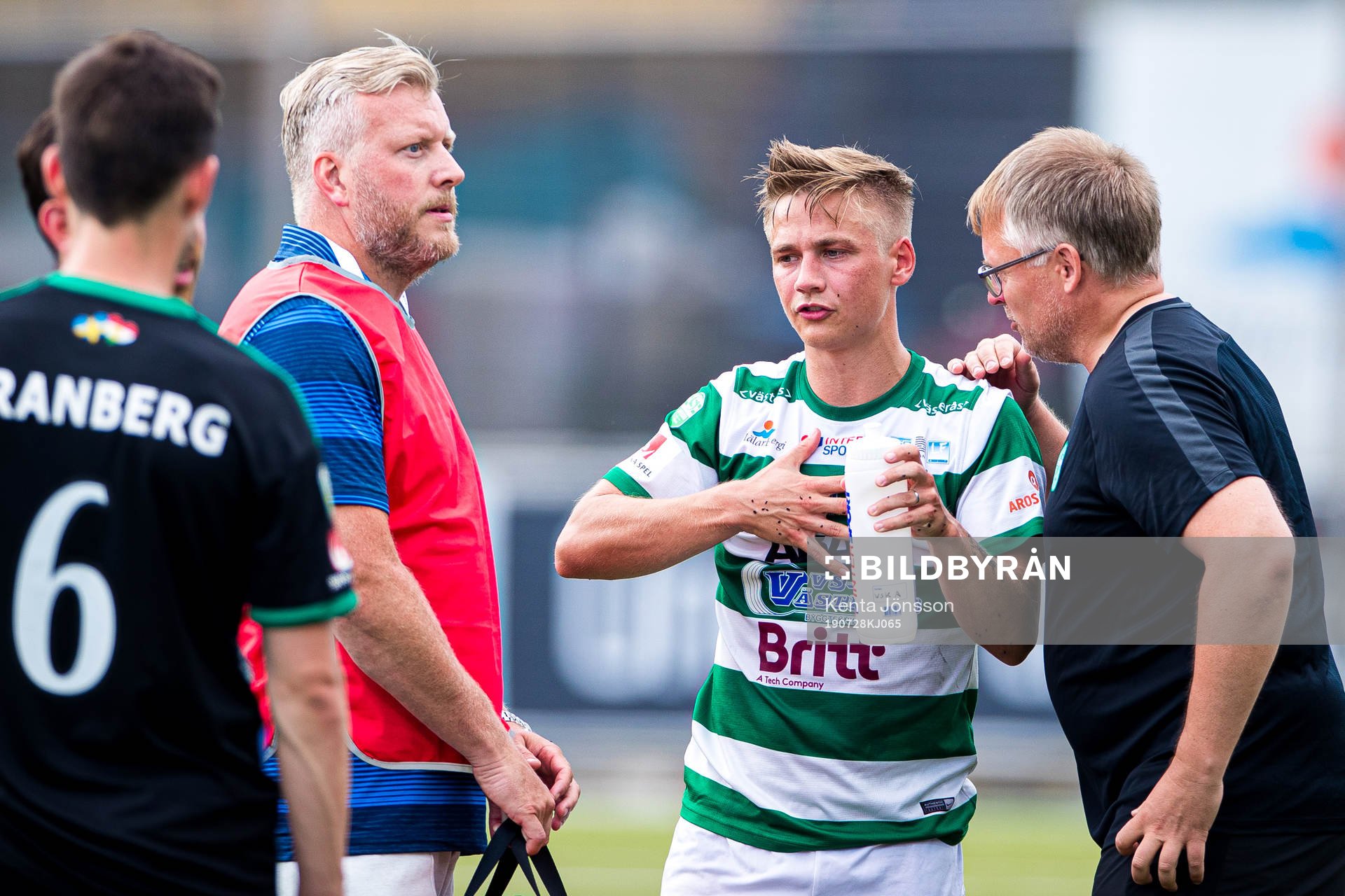 Västerås Dennis Persson efter ett bråk med Dalkurds Christopher McVey under fotbollsmatchen i Superettan mellan Västerås och Dalkurd den 28 juli 2019 i Västerås. 