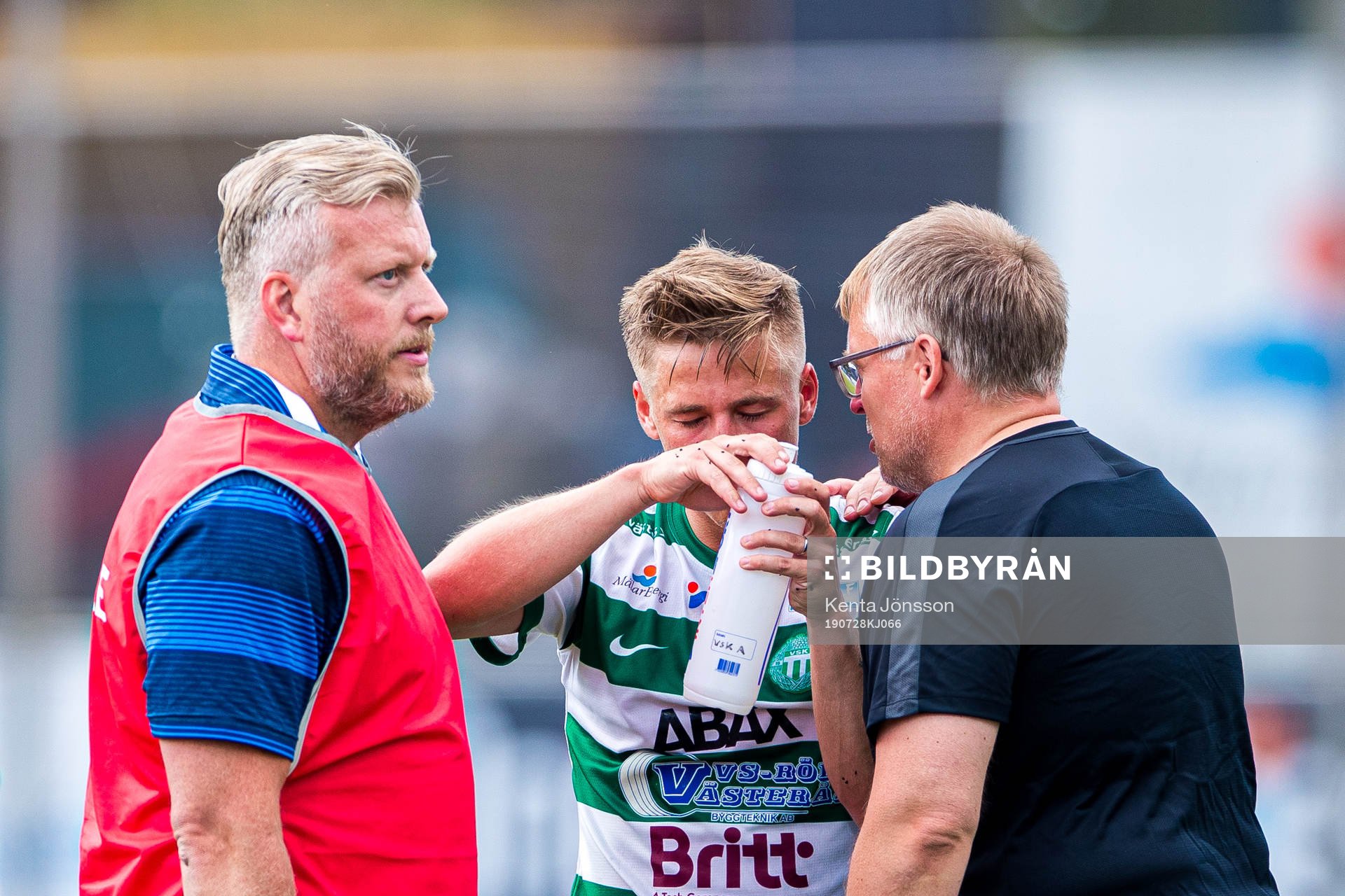 Västerås Dennis Persson efter ett bråk med Dalkurds Christopher McVey under fotbollsmatchen i Superettan mellan Västerås och Dalkurd den 28 juli 2019 i Västerås. 