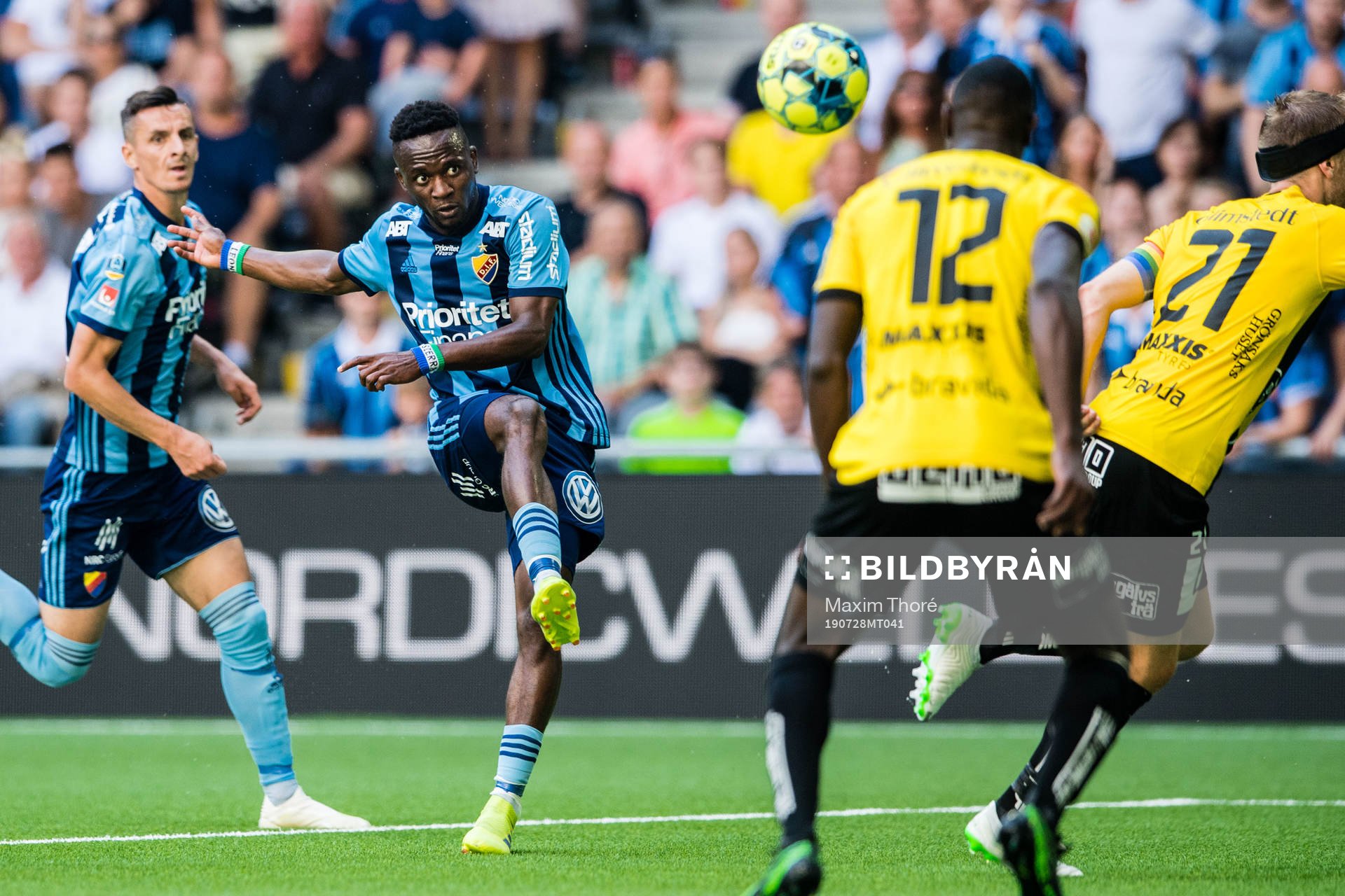 Djurgårdens Mohamed Buya Turay skjuter