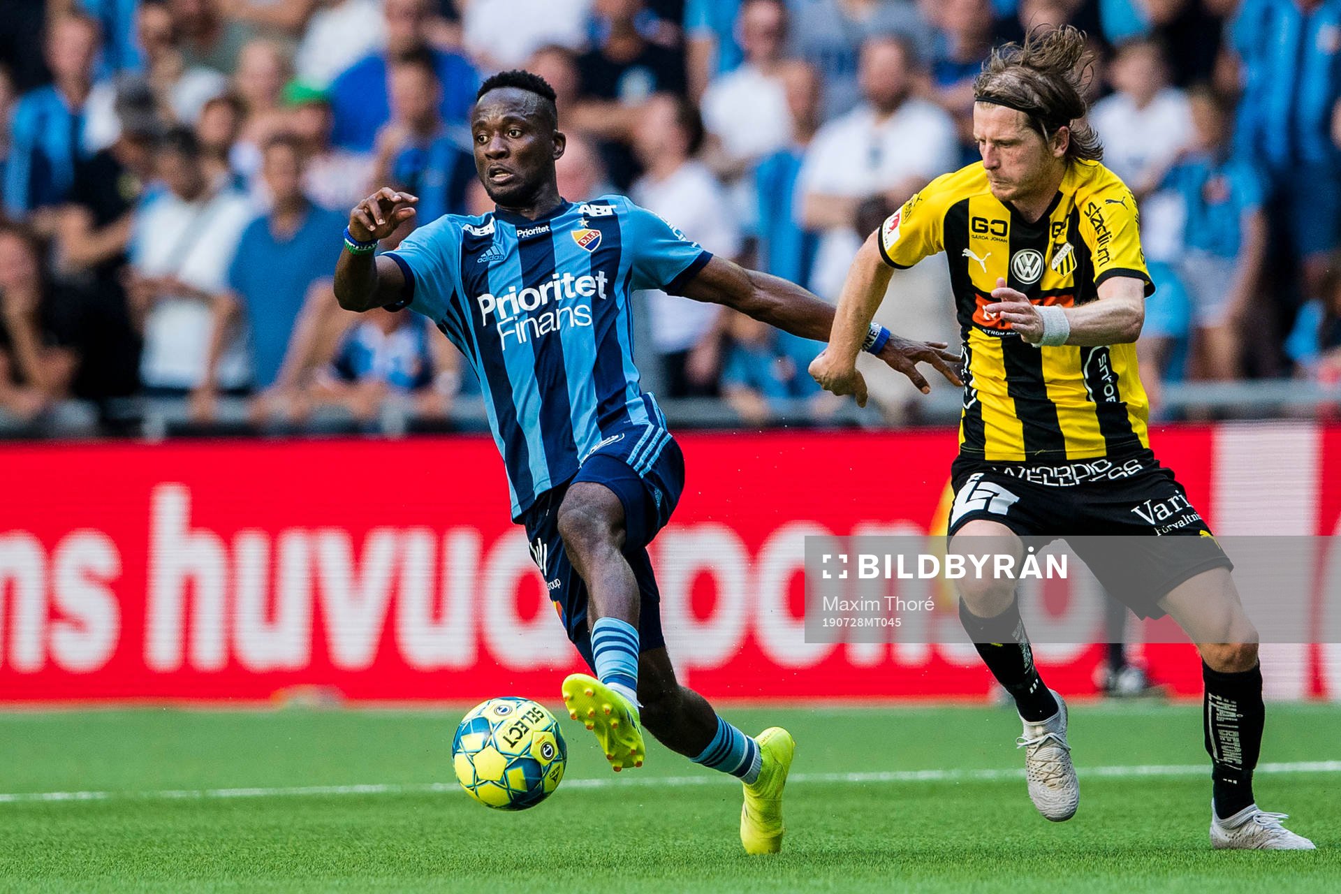 Djurgårdens Mohamed Buya Turay och Häckens Erik Friberg