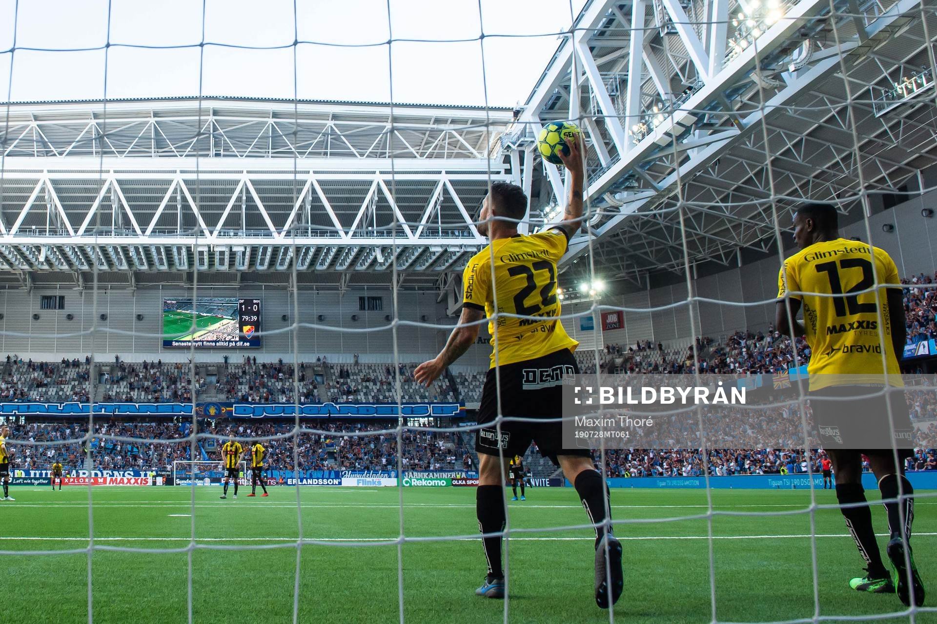 Häckens Joona Toivio och Godswill Ekpolo deppar