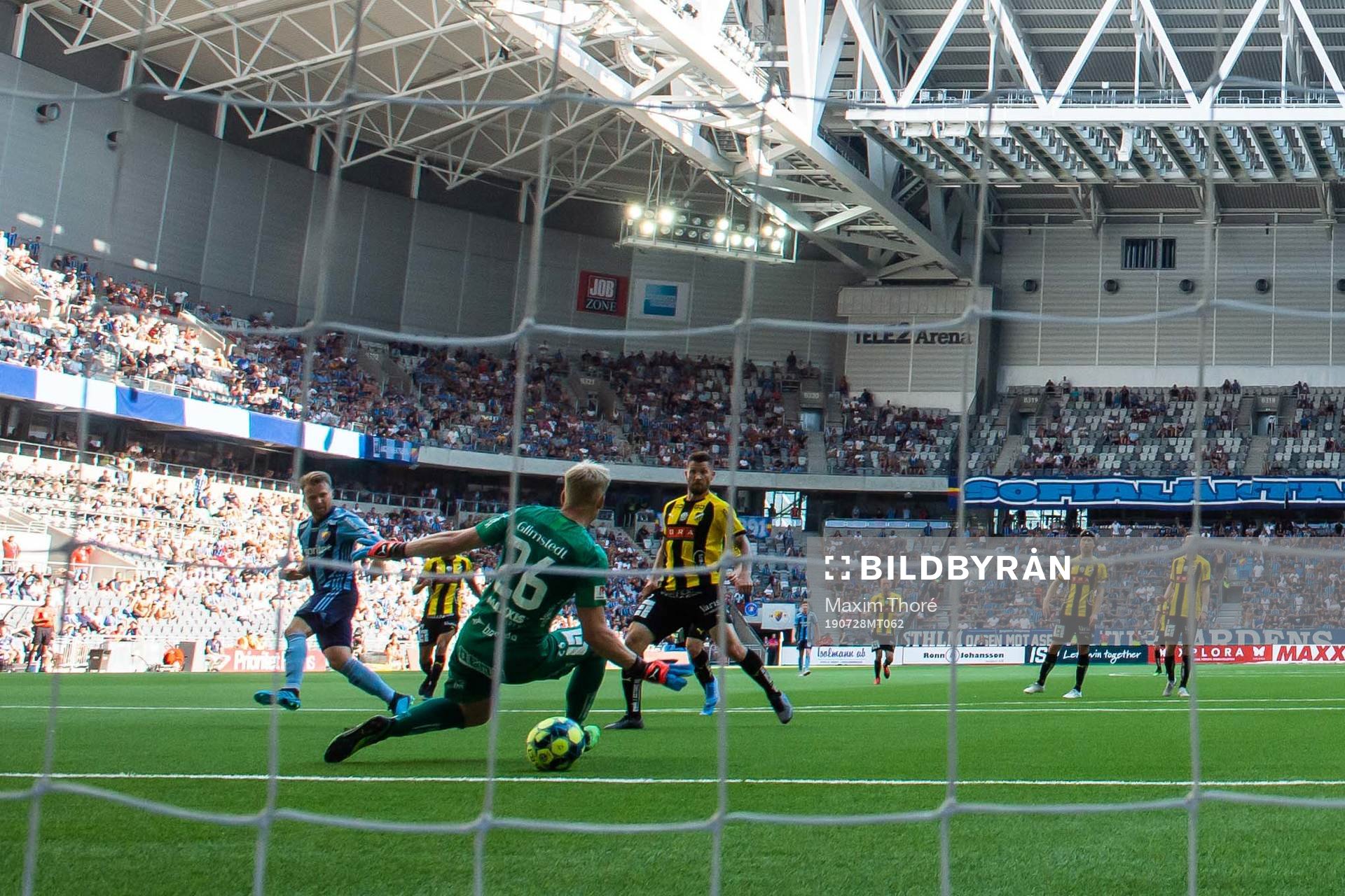 Djurgårdens Jacob Une Larsson gör 1-0 bakom Häckens
