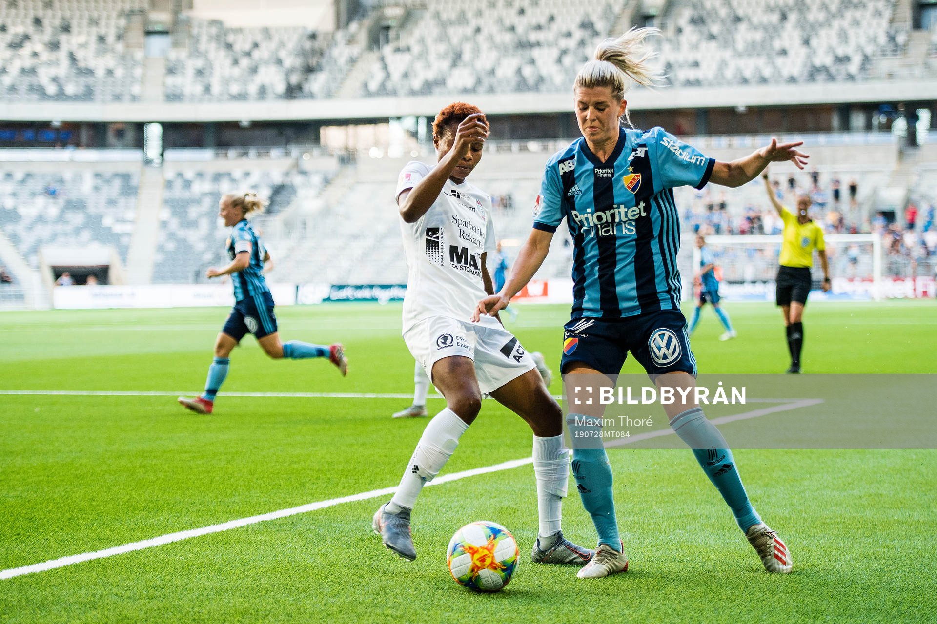 Djurgårdens Olivia Schough och Eskilstunas Ayinde Halimatu