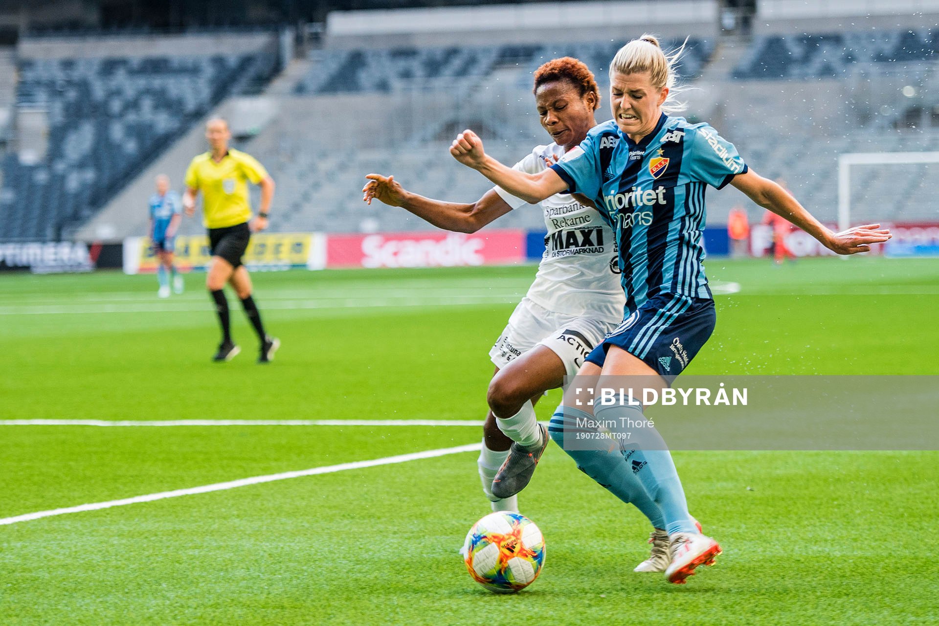 Djurgårdens Olivia Schough och Eskilstunas Ayinde Halimatu