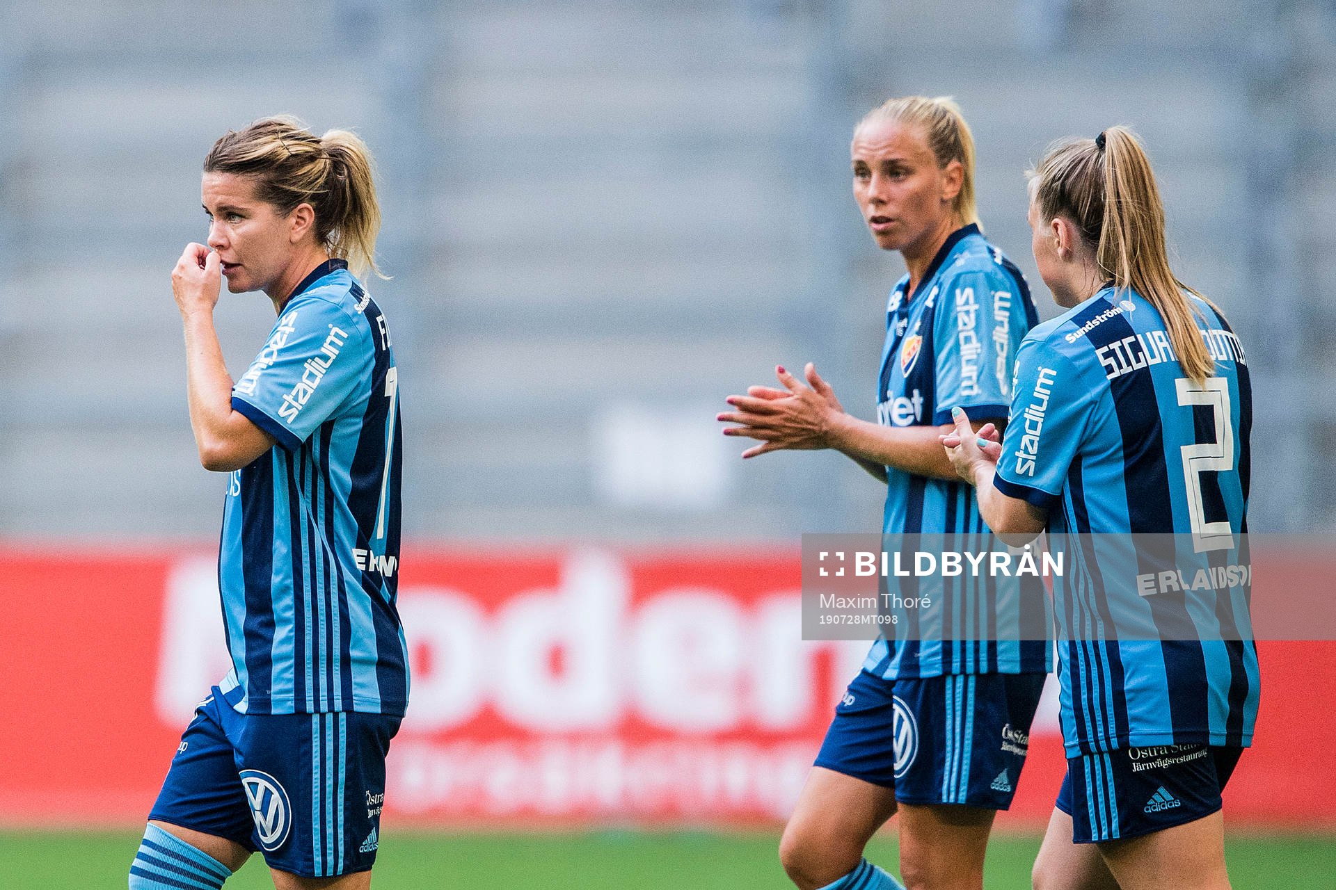 Djurgårdens Ingibjörg Sigurdadottir deppar med lagkamrater