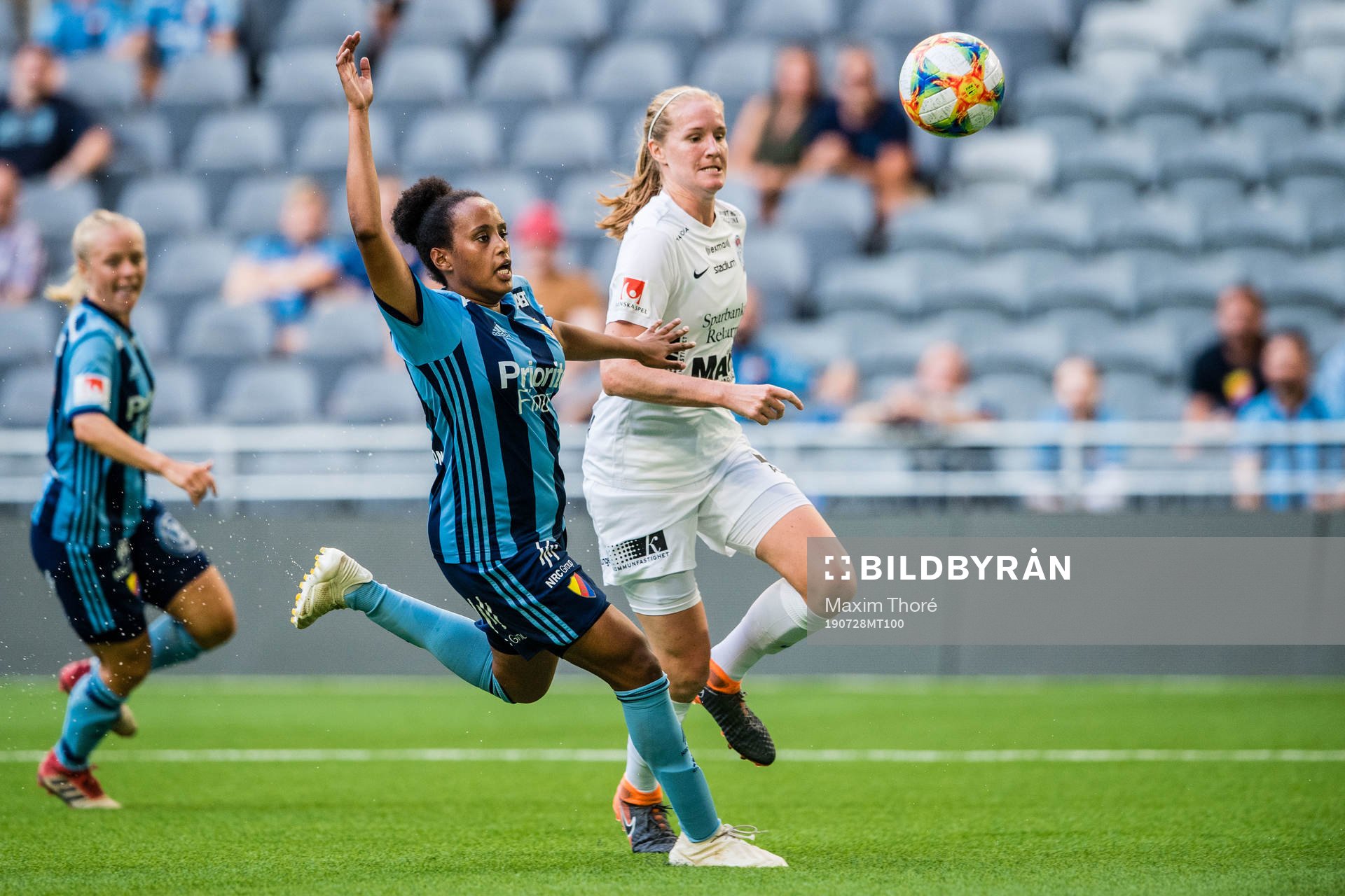 Djurgårdens Ariam Berhane och Eskilstunas Vaila Barsley under fotbollsmatchen i Damallsvenskan mellan Djurgården och Eskilstuna den 28 juli 2019 i Stockholm.