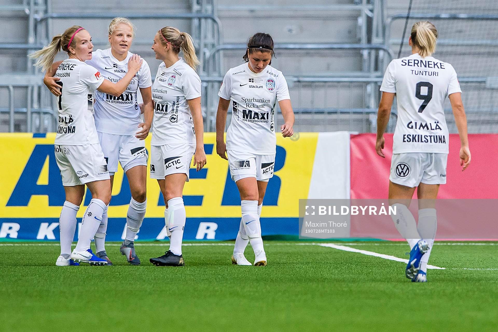 Eskilstunas Kaisa Collin jublar med lagkamrater