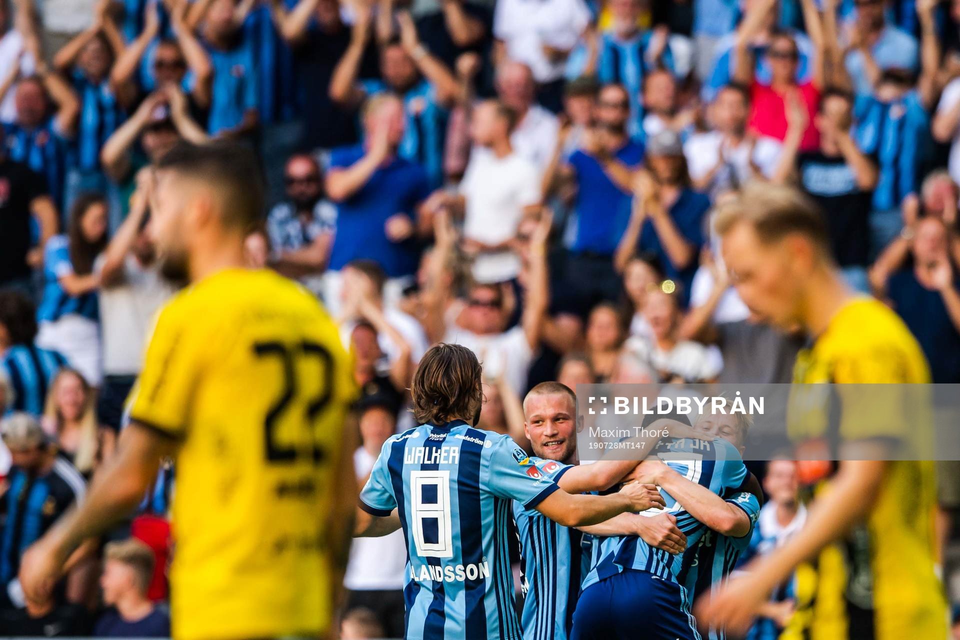 Djurgårdens Edward Chilufya jublar med lagkamrater