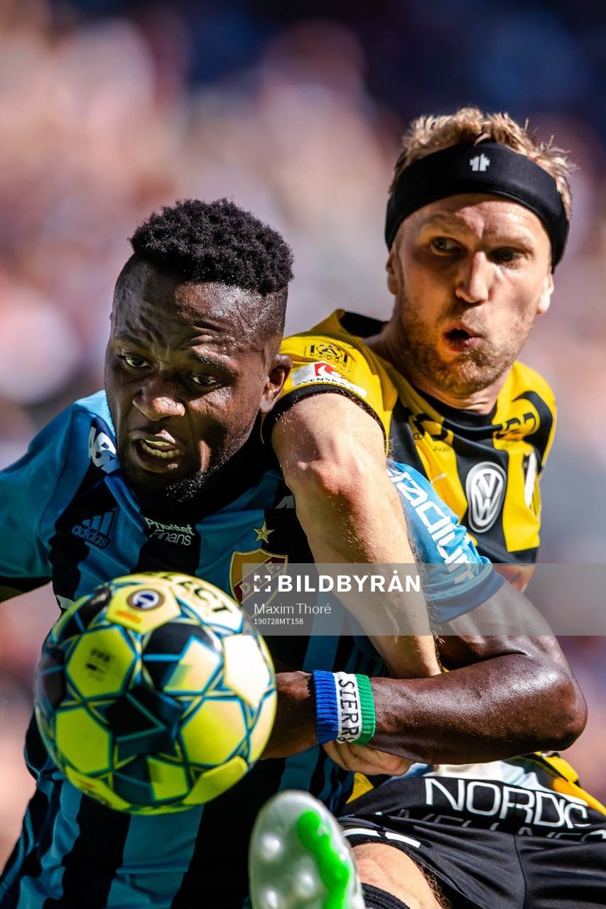 Djurgårdens Mohamed Buya Turay och Häckens Benjamin