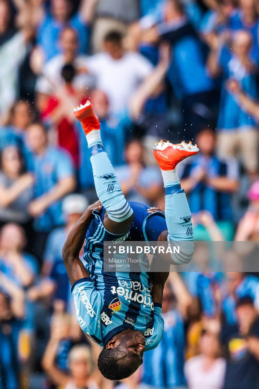 Djurgårdens Edward Chilufya jublar