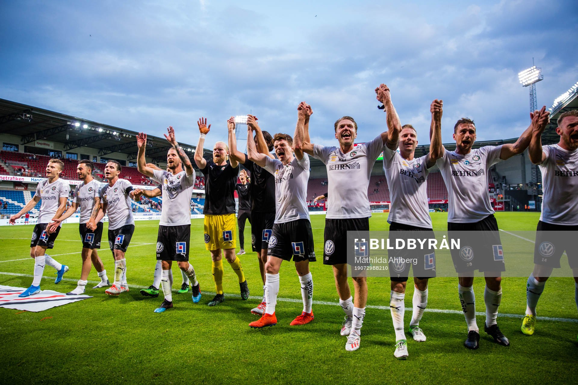 Örebros spelare jublar