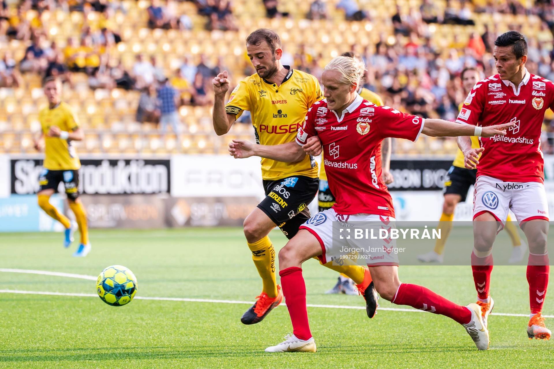 Elfsborgs Robert Gojani och Kalmars Henrik Löfkvist