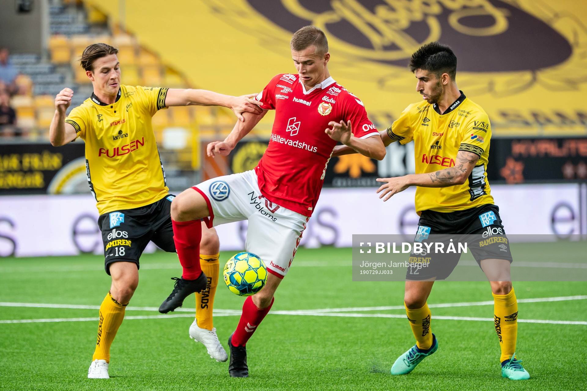 Kalmars Alexander Ahl Holmström mot Elfsborgs Simon Olsson