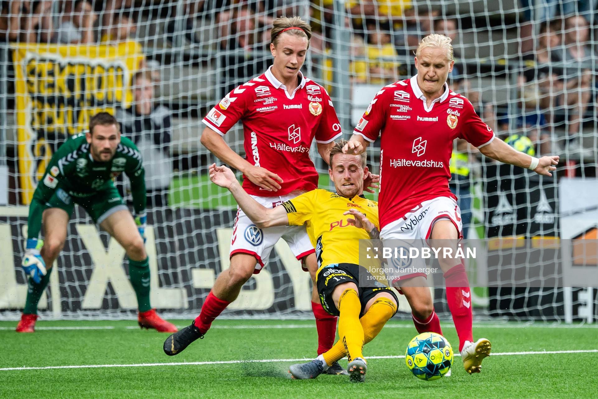 Elfsborgs Rasmus Alm mot Kalmars Henrik Löfkvist och Isak