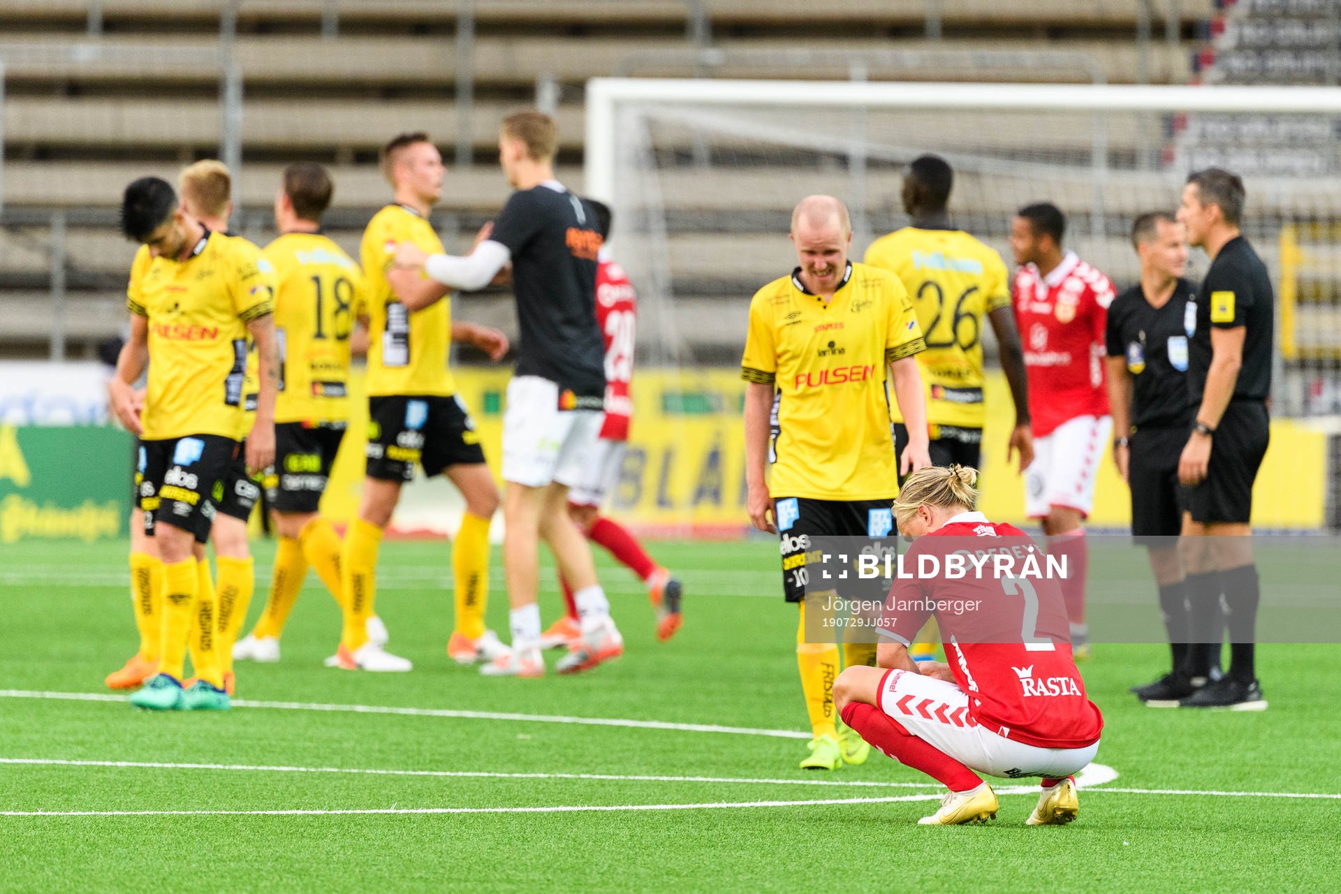 Elfsborgs spelare jublar och Kalmars Henrik Löfkvist