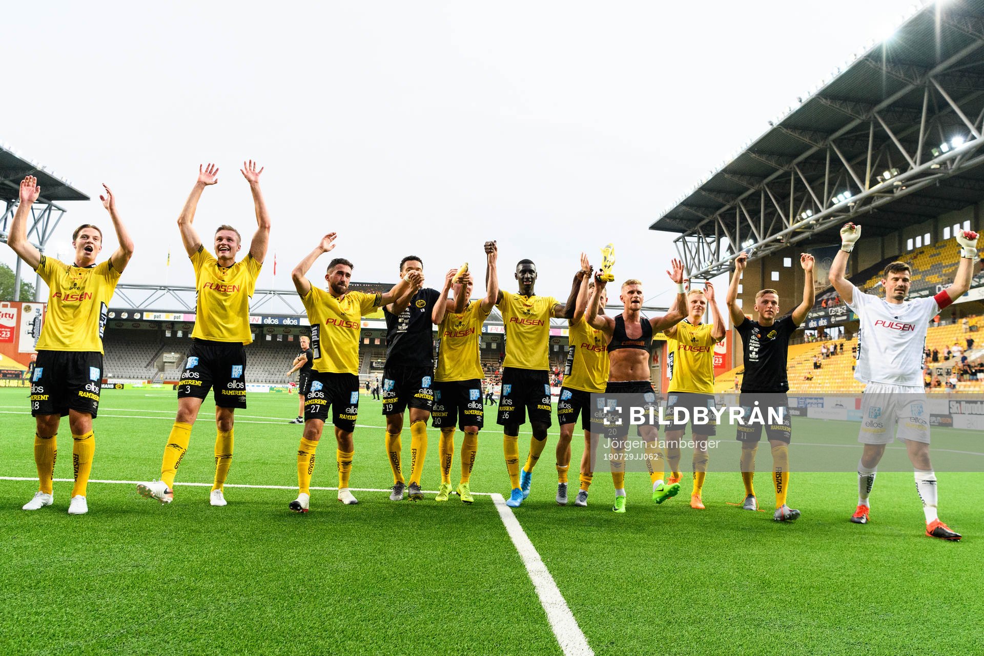 Elfsborgs spelare tackar supportrarna