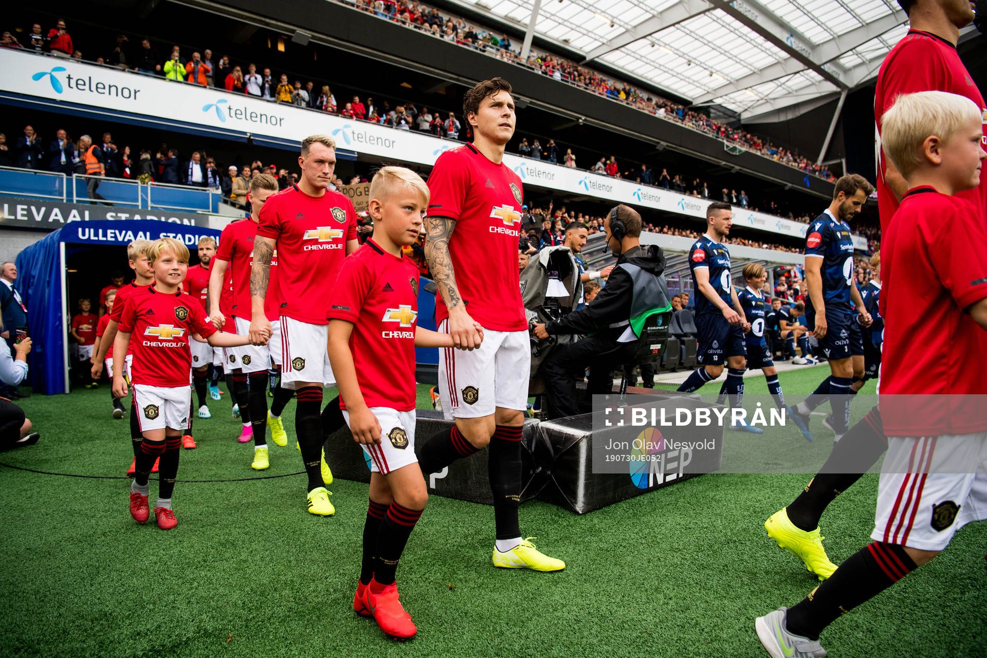 Victor Lindelöf of Manchester United enters the pitch