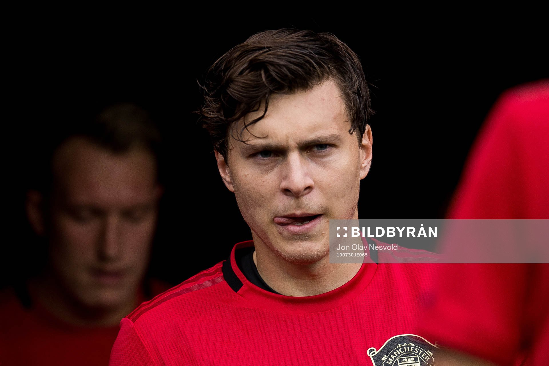 Victor Lindelöf of Manchester United enters the pitch