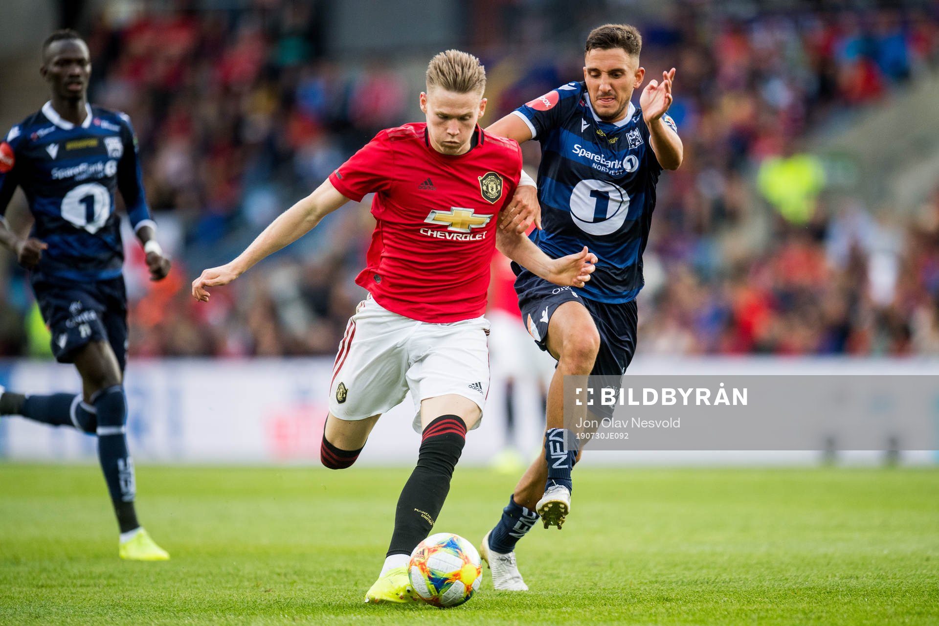 Scott McTominay of Manchester United and Haris Cirak of