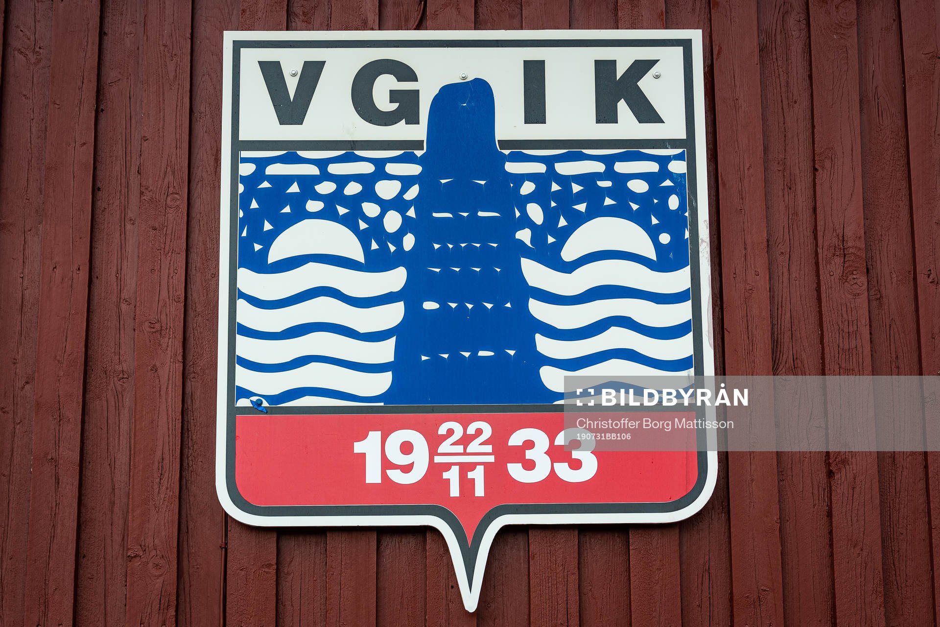 Skylt med Vittsjö GIKs klubbmärke på
