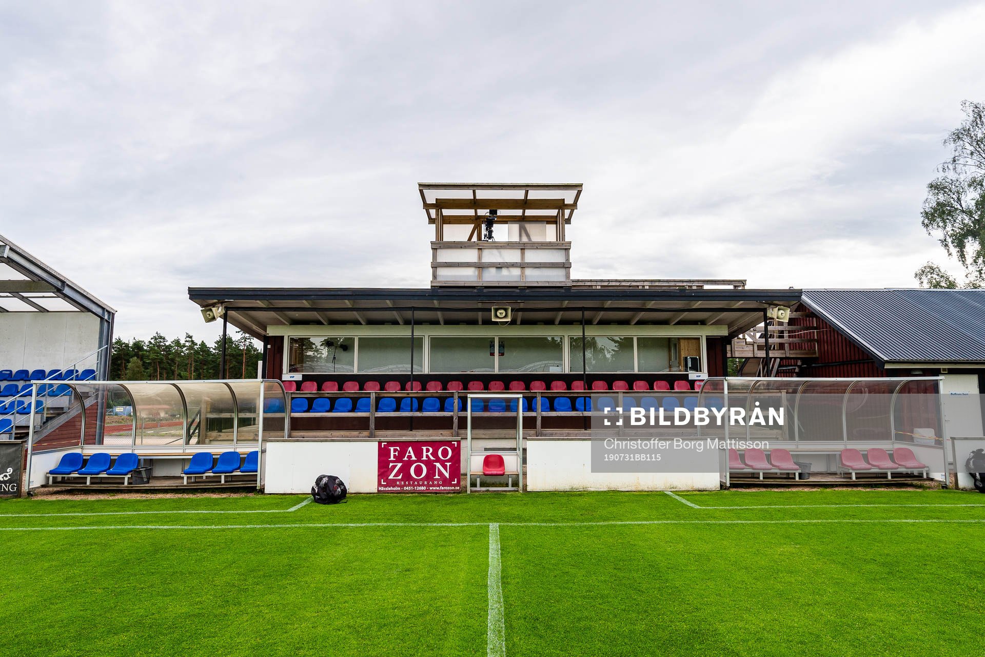 Generell vy över avbytarbänkarna på Vittsjö Idrottspark