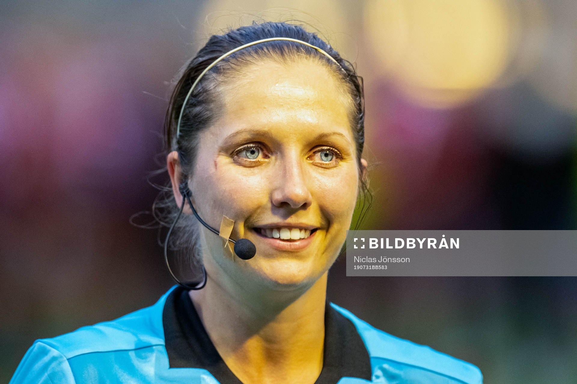 Huvuddomare Ulrica Löv efter fotbollsmatchen i Damallsvenskan mellan Limhamn Bunkeflo och Linköping den 31 juli 2019 i Malmö.