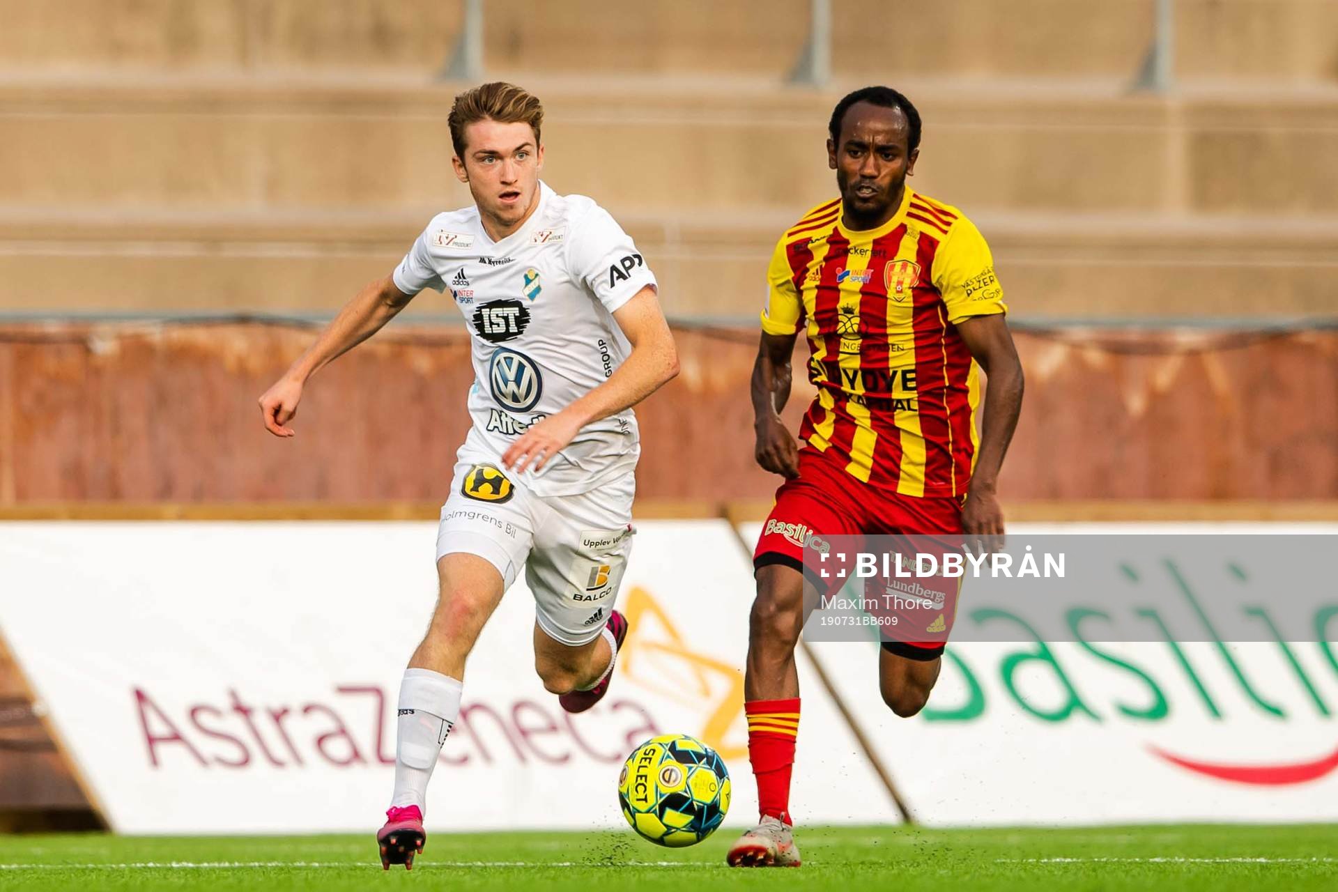 Östers Carl Johansson och Syrianskas Beneyam Belye Demte