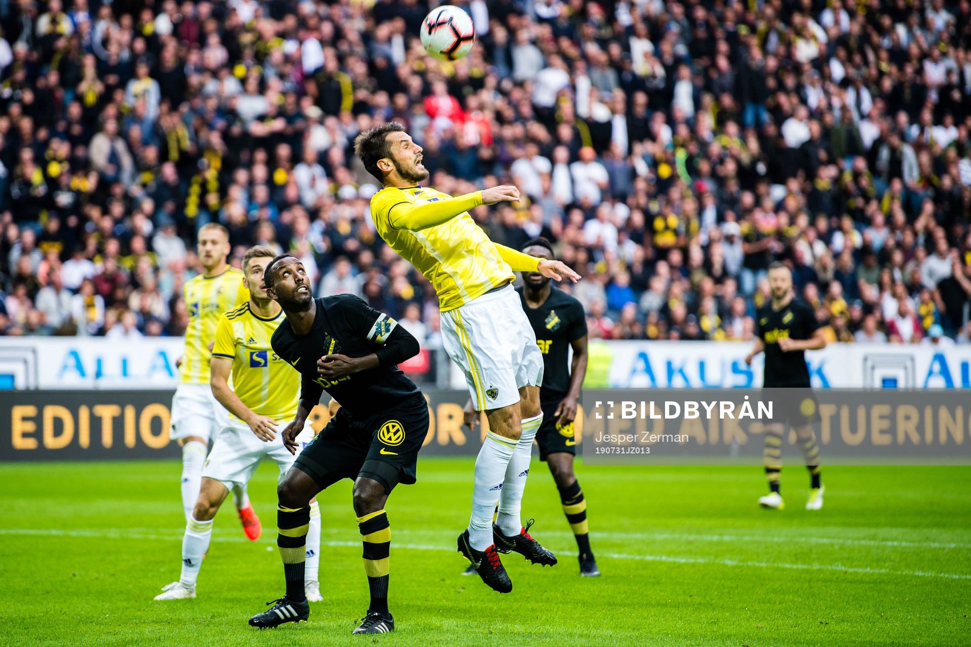 Henok Goitom of AIK and Sasa Ivkovic of Maribor