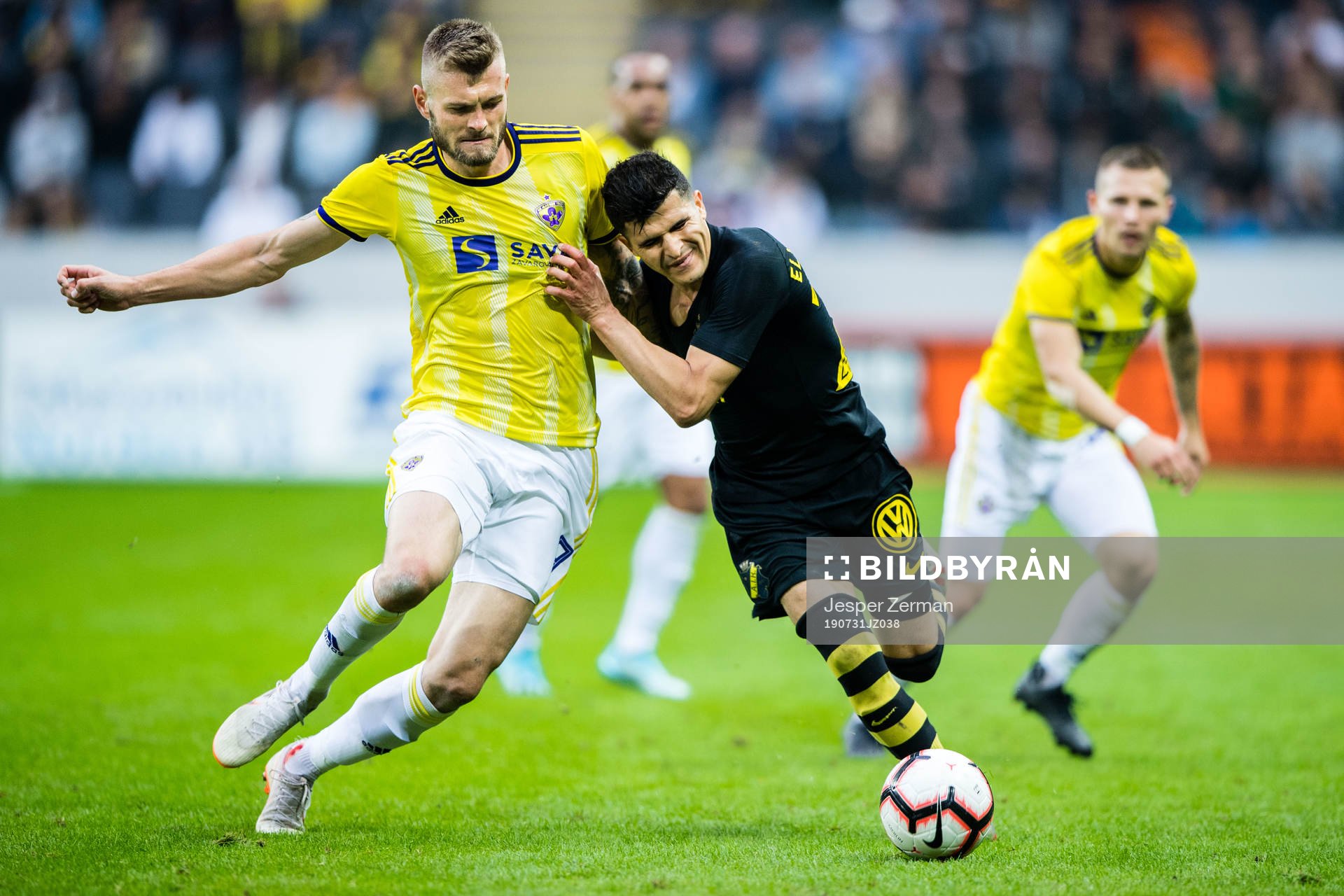 Alexandru Cretu of Maribor and Tarik Elyounoussi of AIK