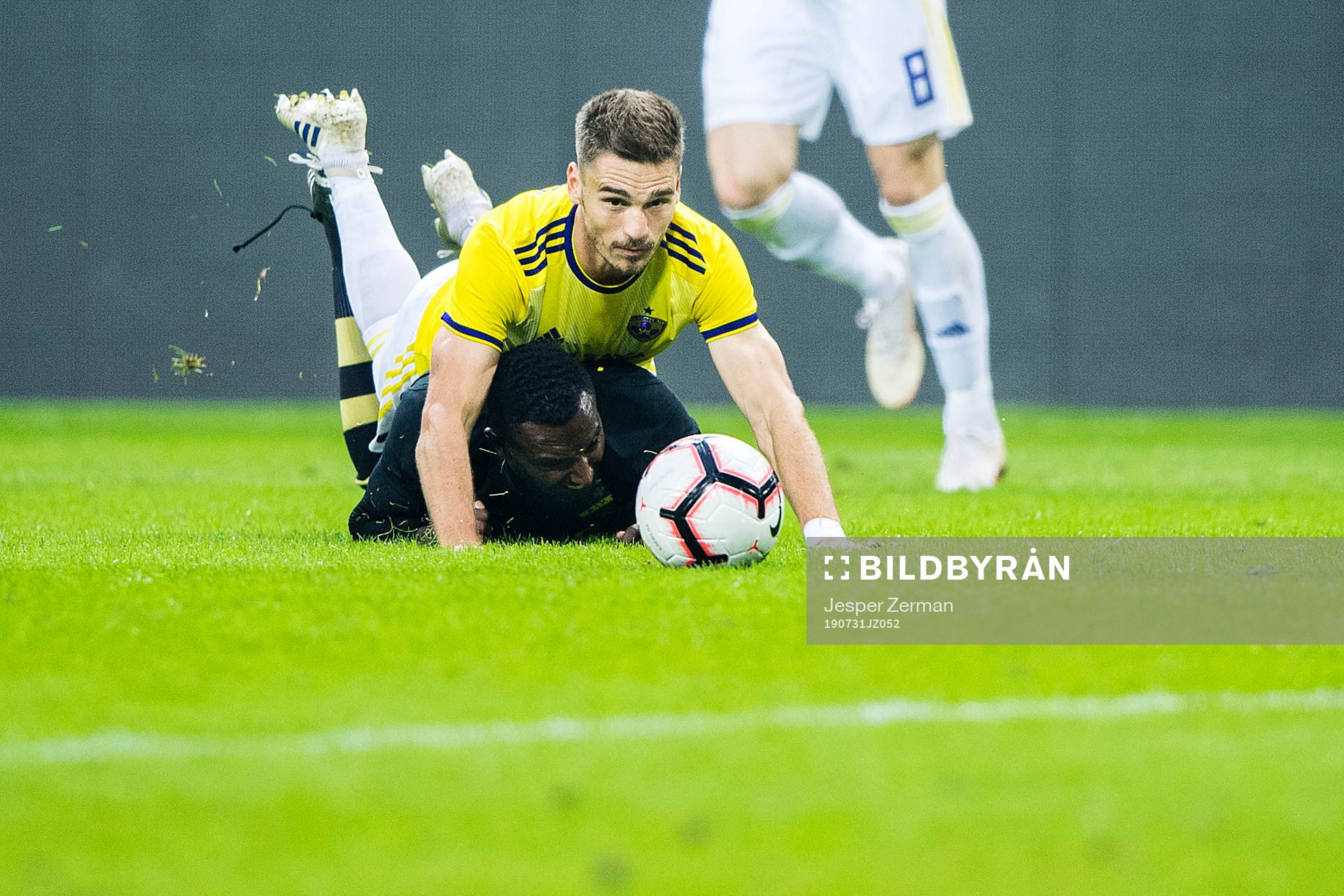 Blaz Vrhovec of Maribor and Henok Goitom of AIK