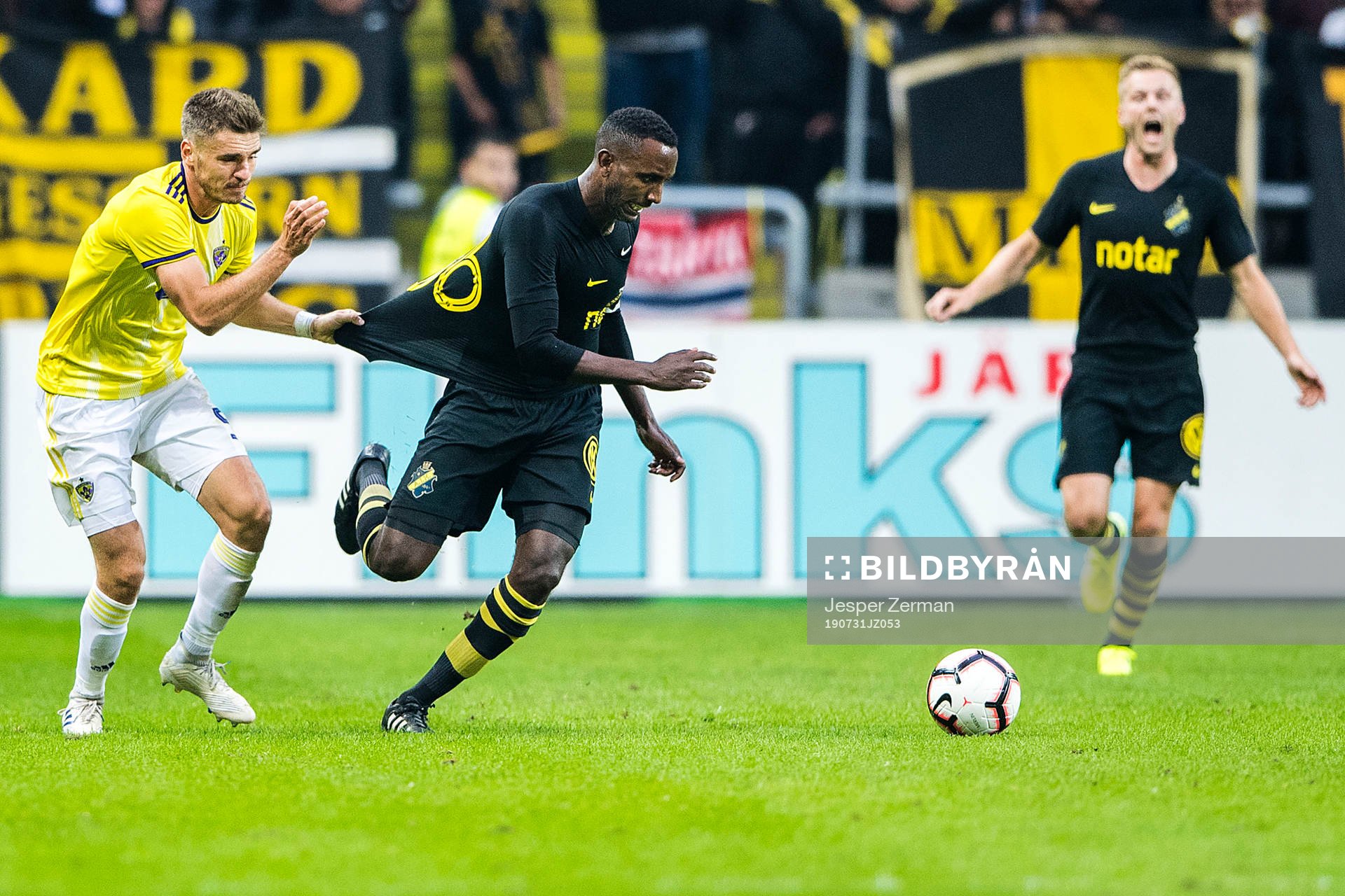 Blaz Vrhovec of Maribor and Henok Goitom of AIK