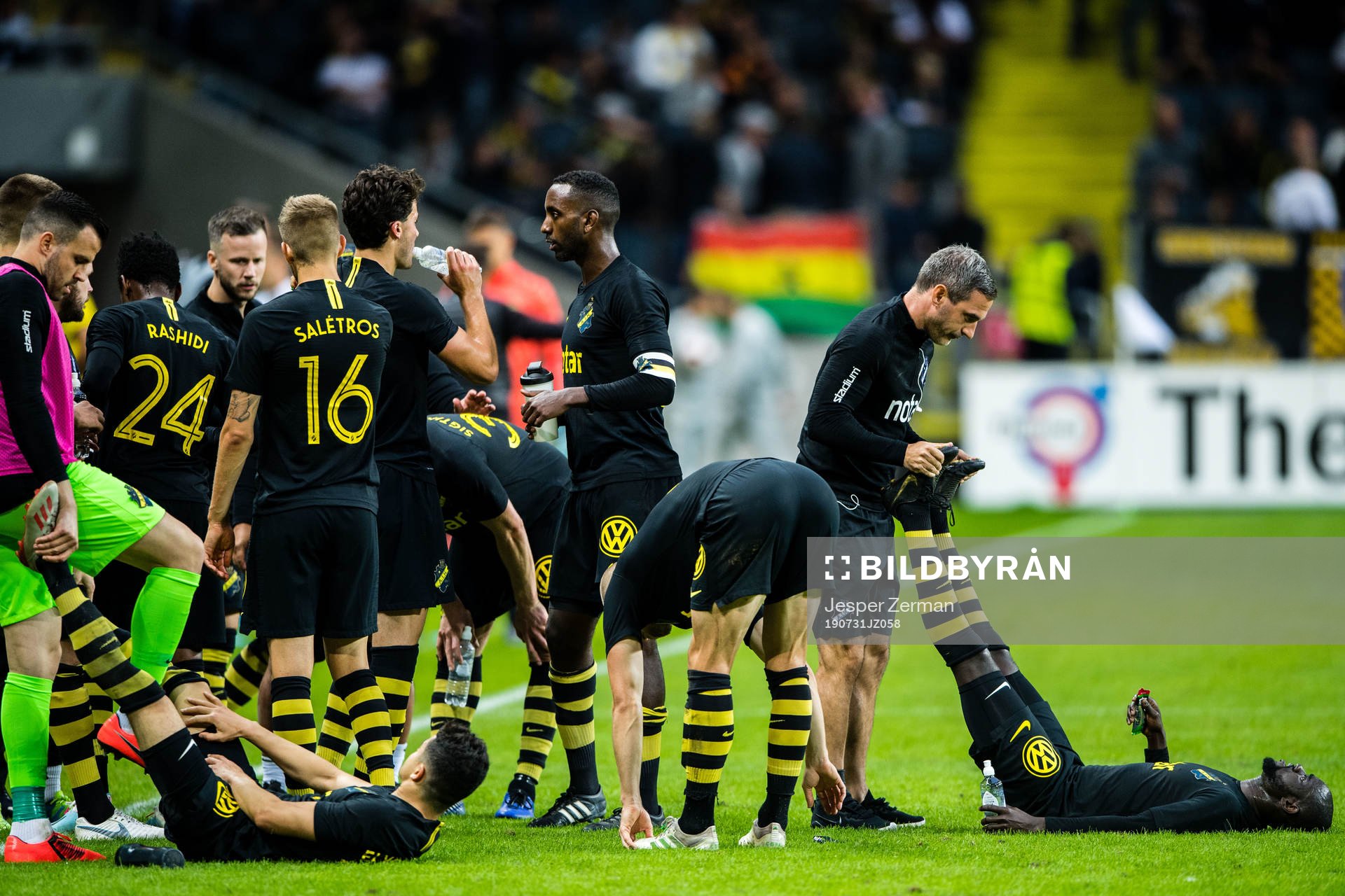 Players of AIK stretch