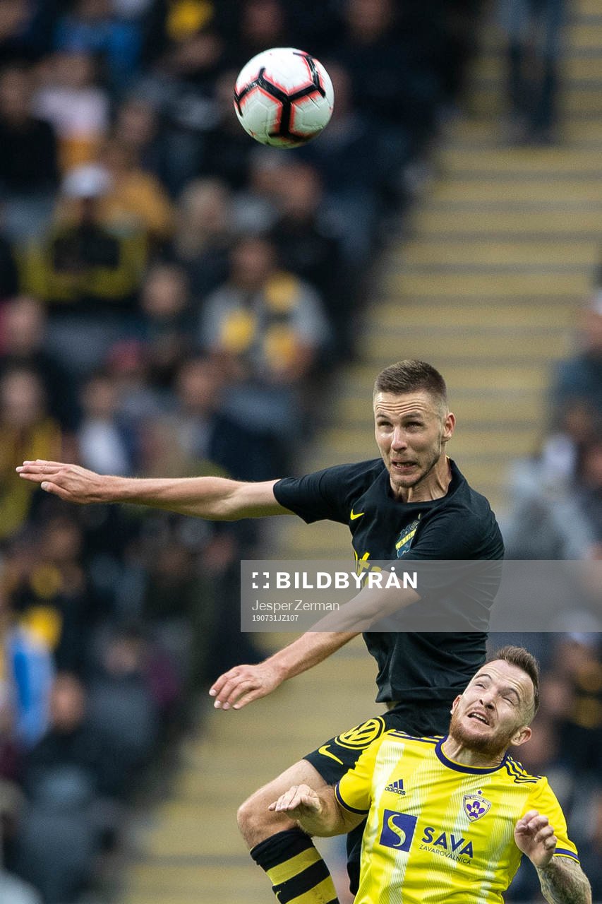 Karol Mets of AIK and Dino Hotic of Maribor