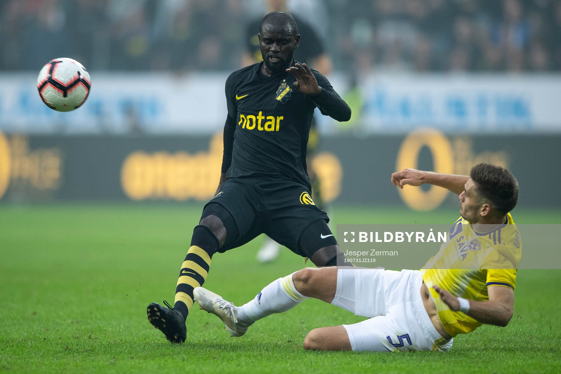 Enoch Kofi Adu of AIK and Blaz Vrhovec of Maribor