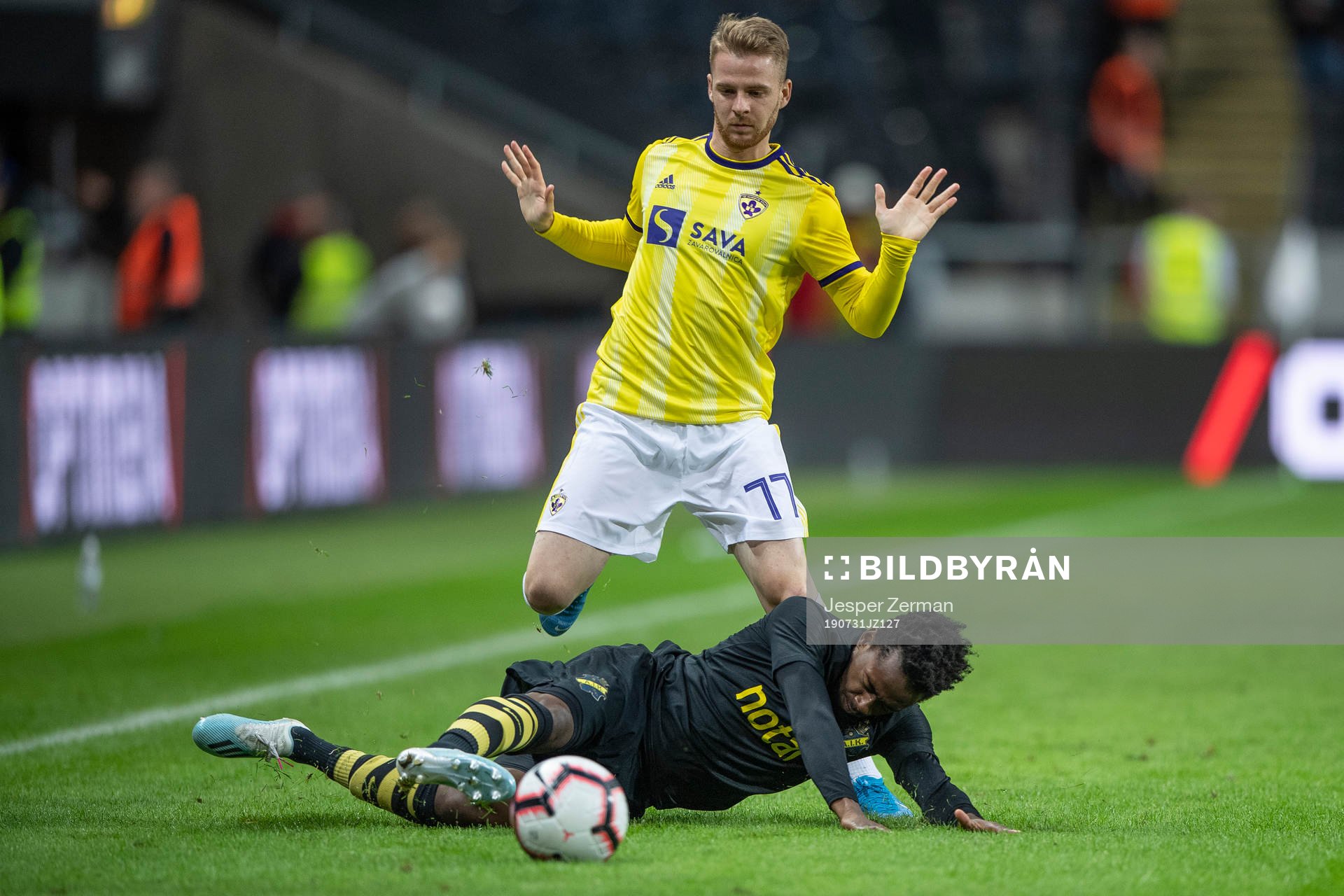 Rudi Vancas Pozeg of Maribor and Heradi Rashidi of AIK